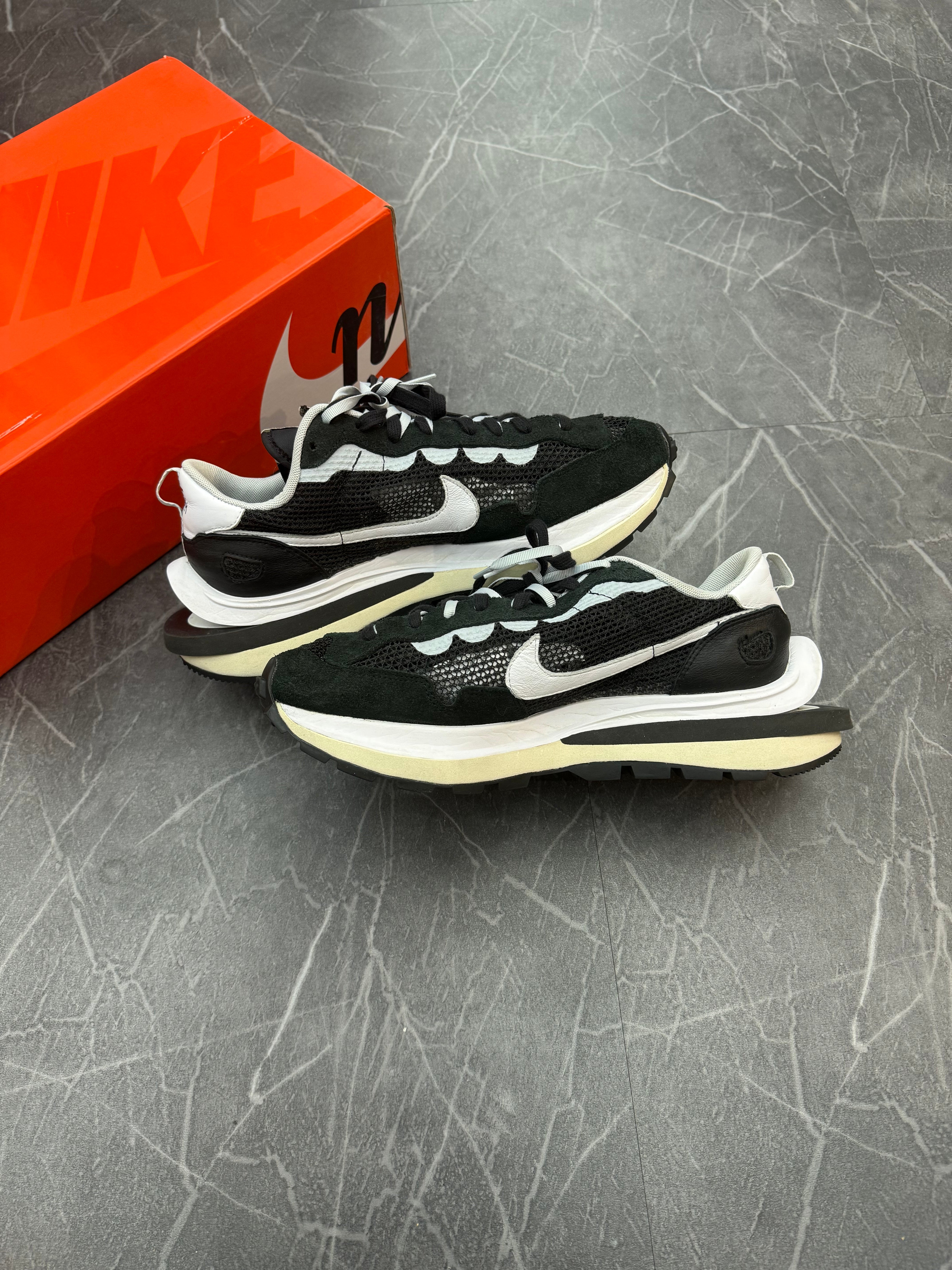 Nike Sacai Vaporwaffle “Black White”