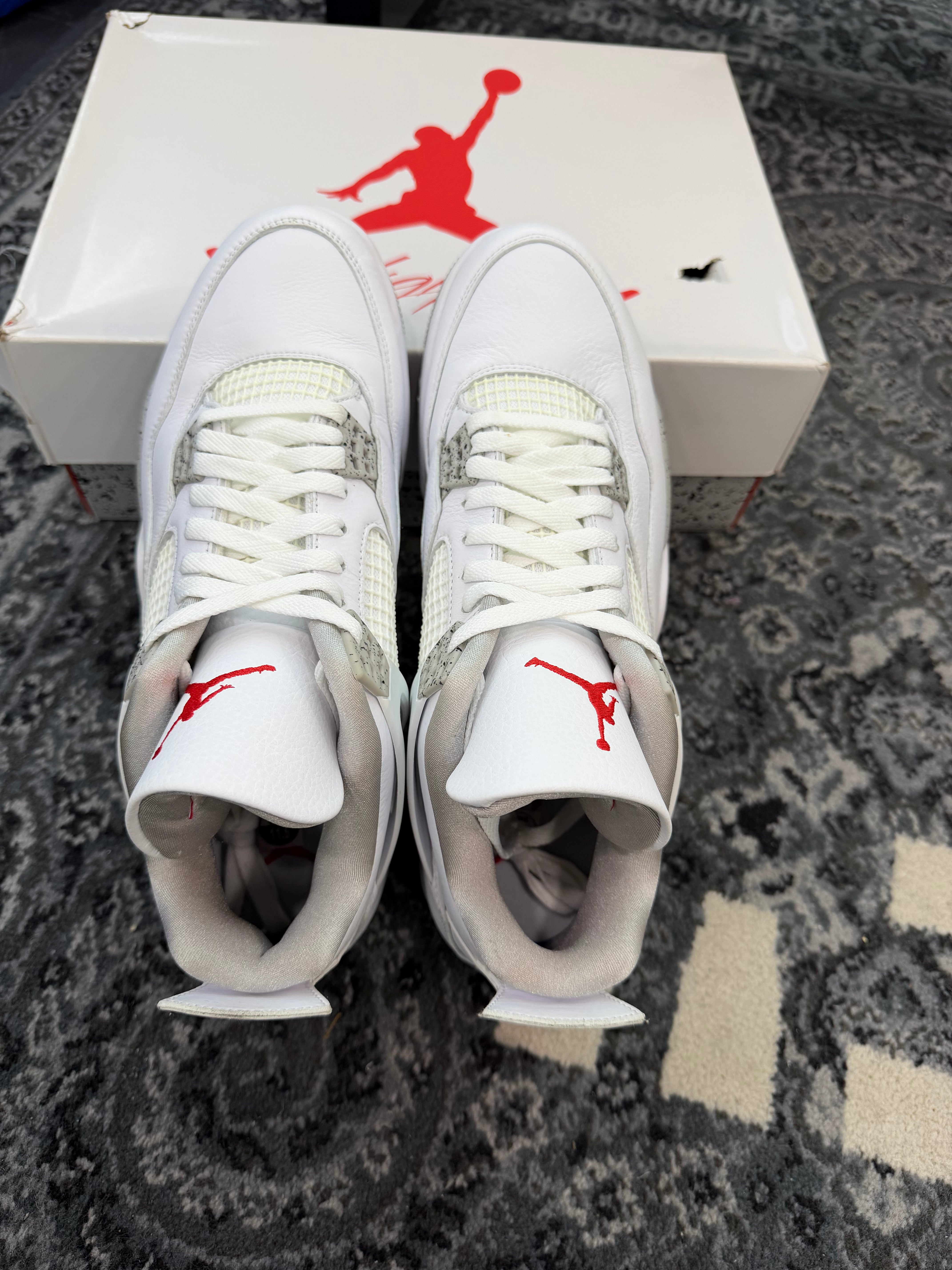 Jordan 4 “White Oreo”
