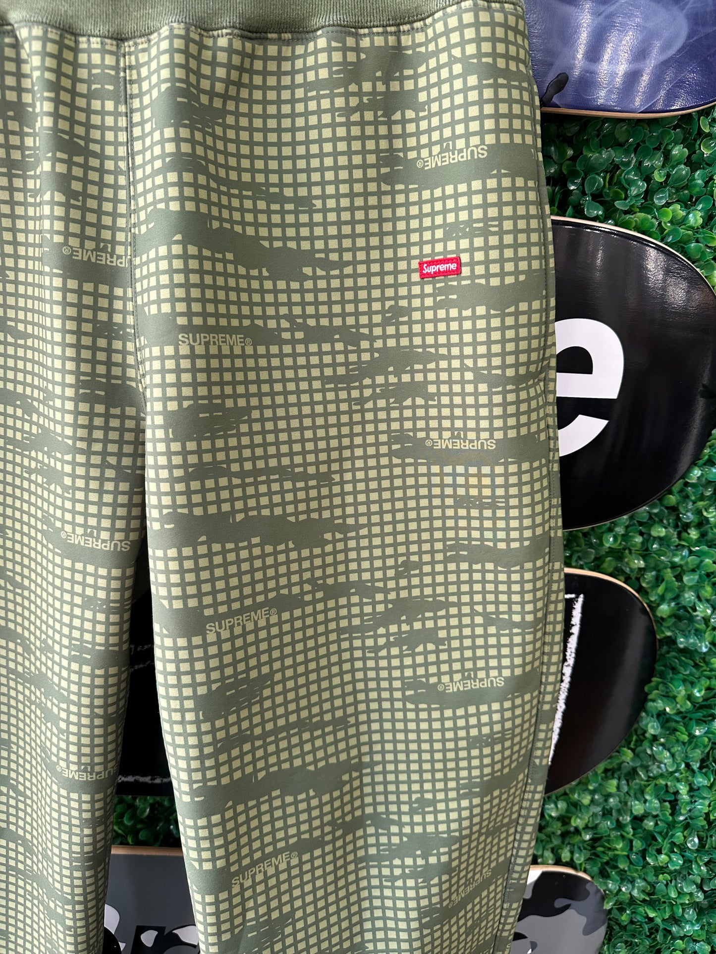 Supreme Windstopper Sweatpants Olive Grid Camo