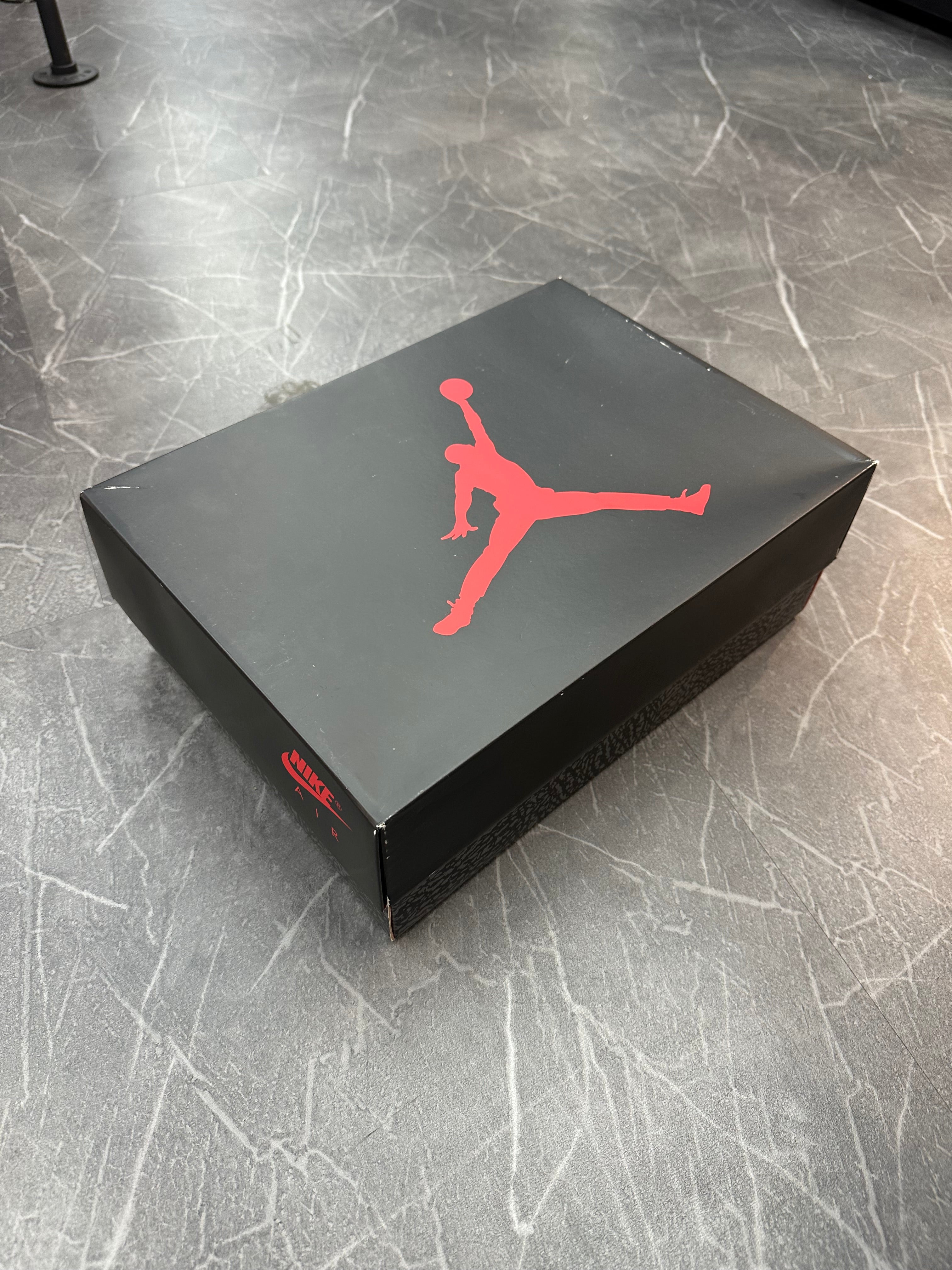Jordan 3 “Fire Red” (2022)