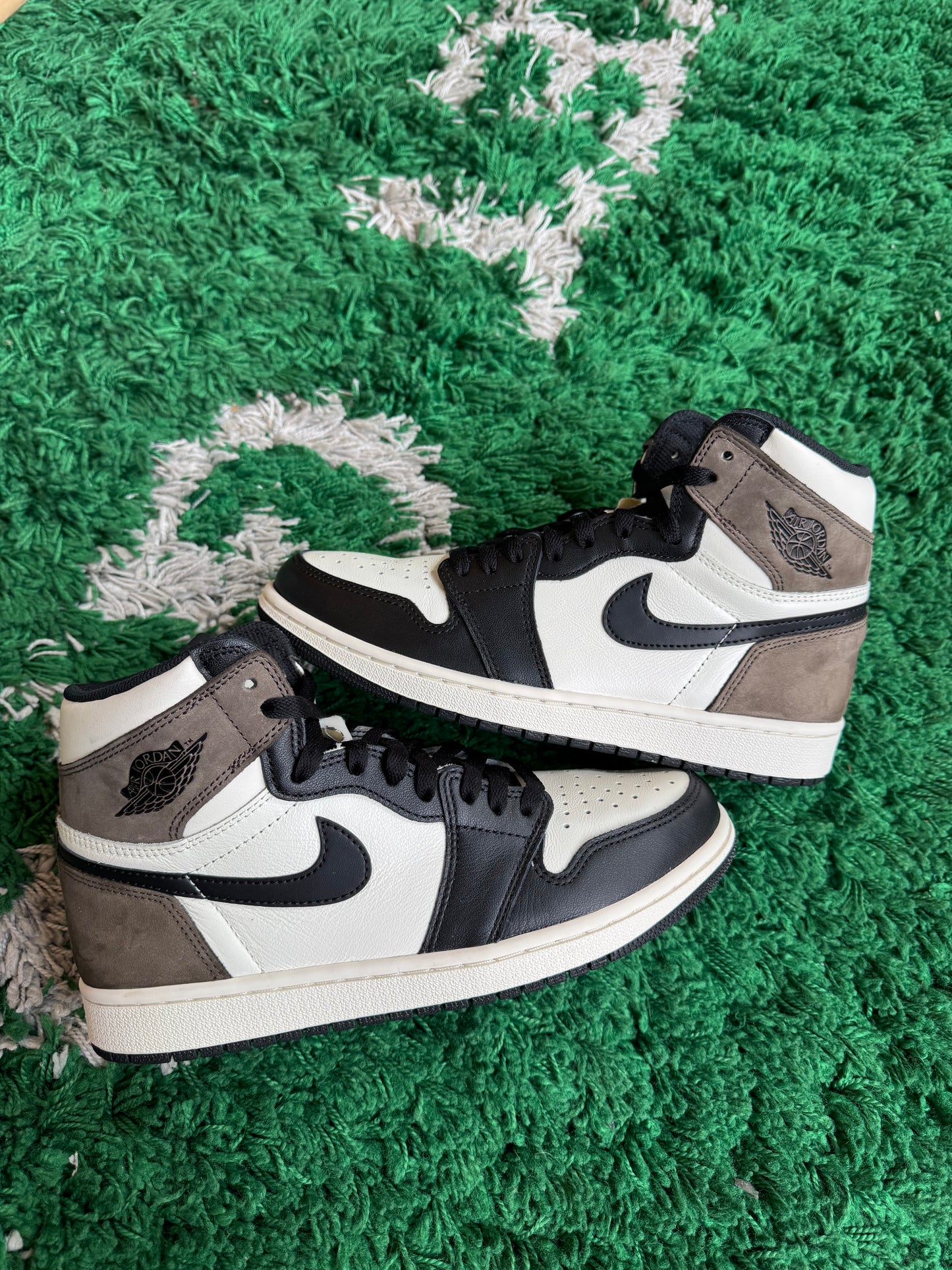 Jordan 1 High “Mocha”