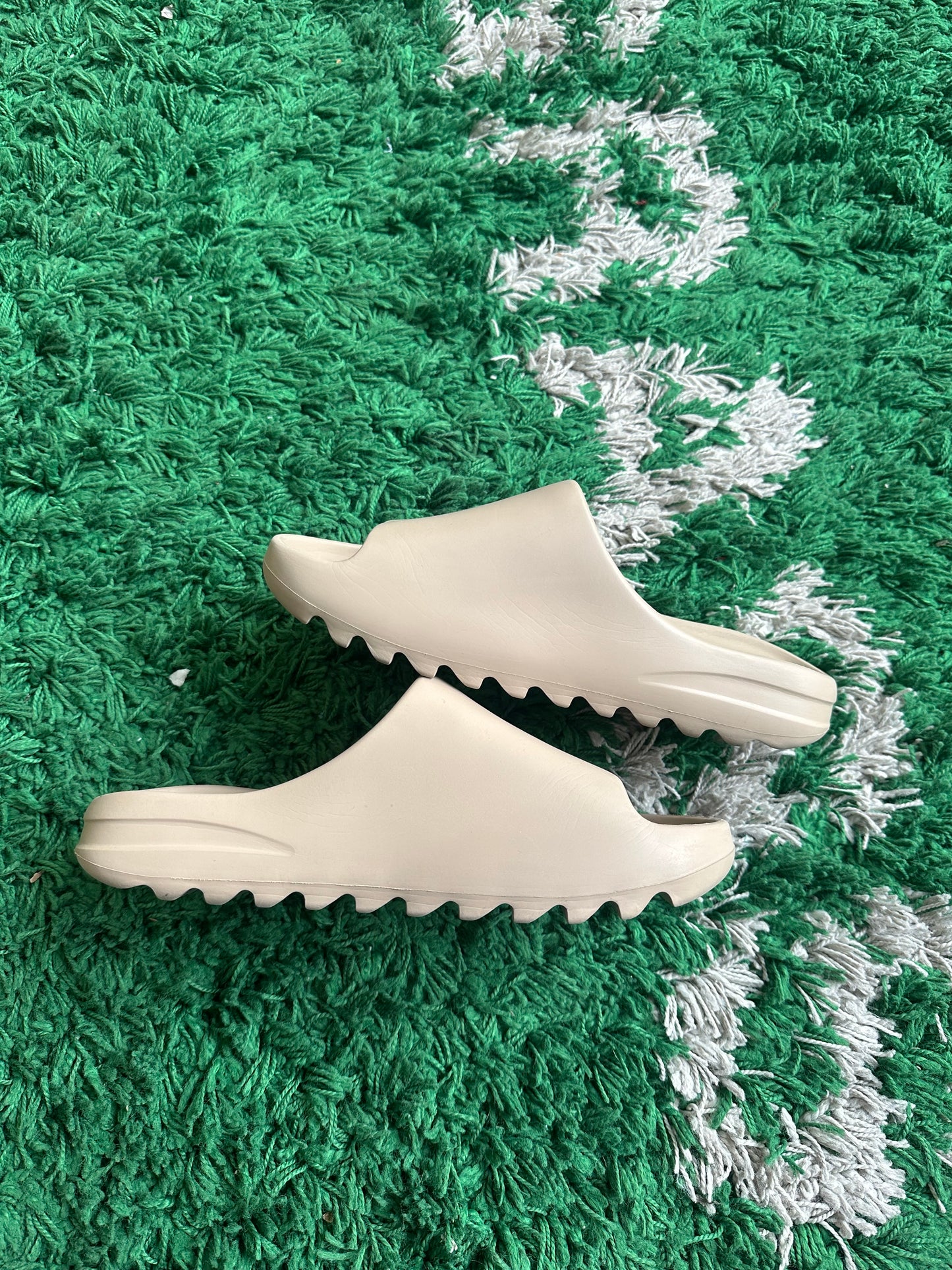 Yeezy Slide “Pure”