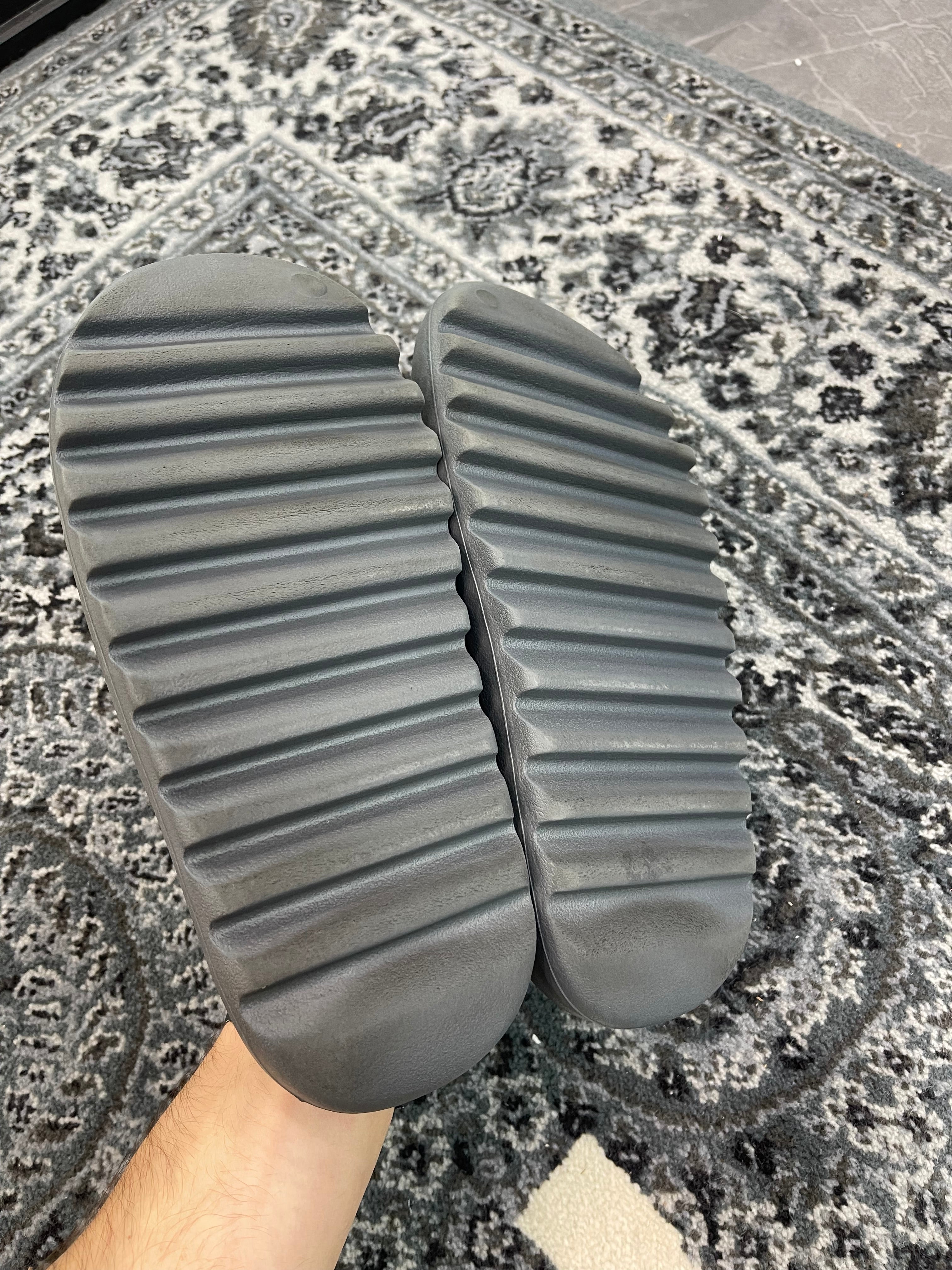 Yeezy Slides “Granite”