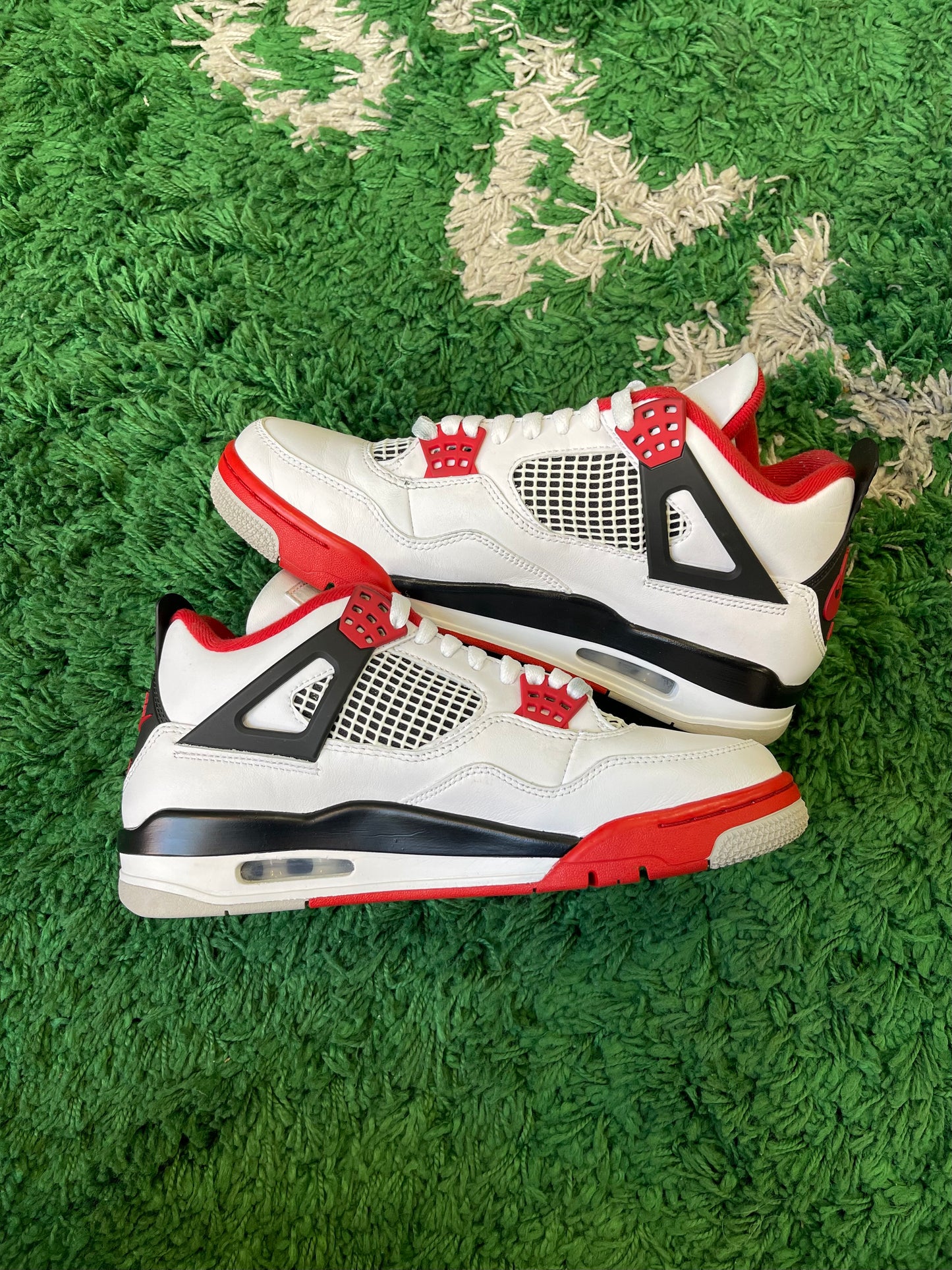 Jordan 4 “Fire Red”