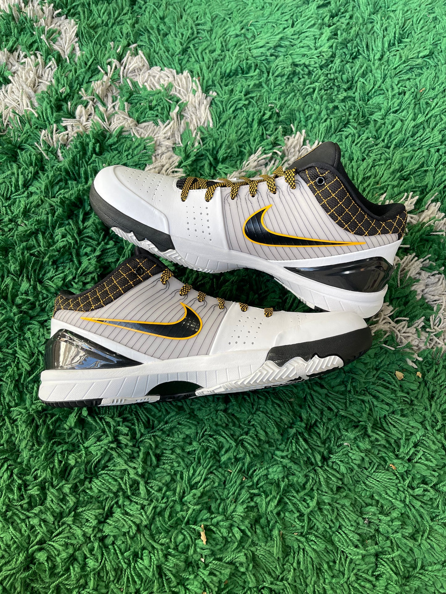 Nike Kobe 4 Protro “White Black Del Sol”