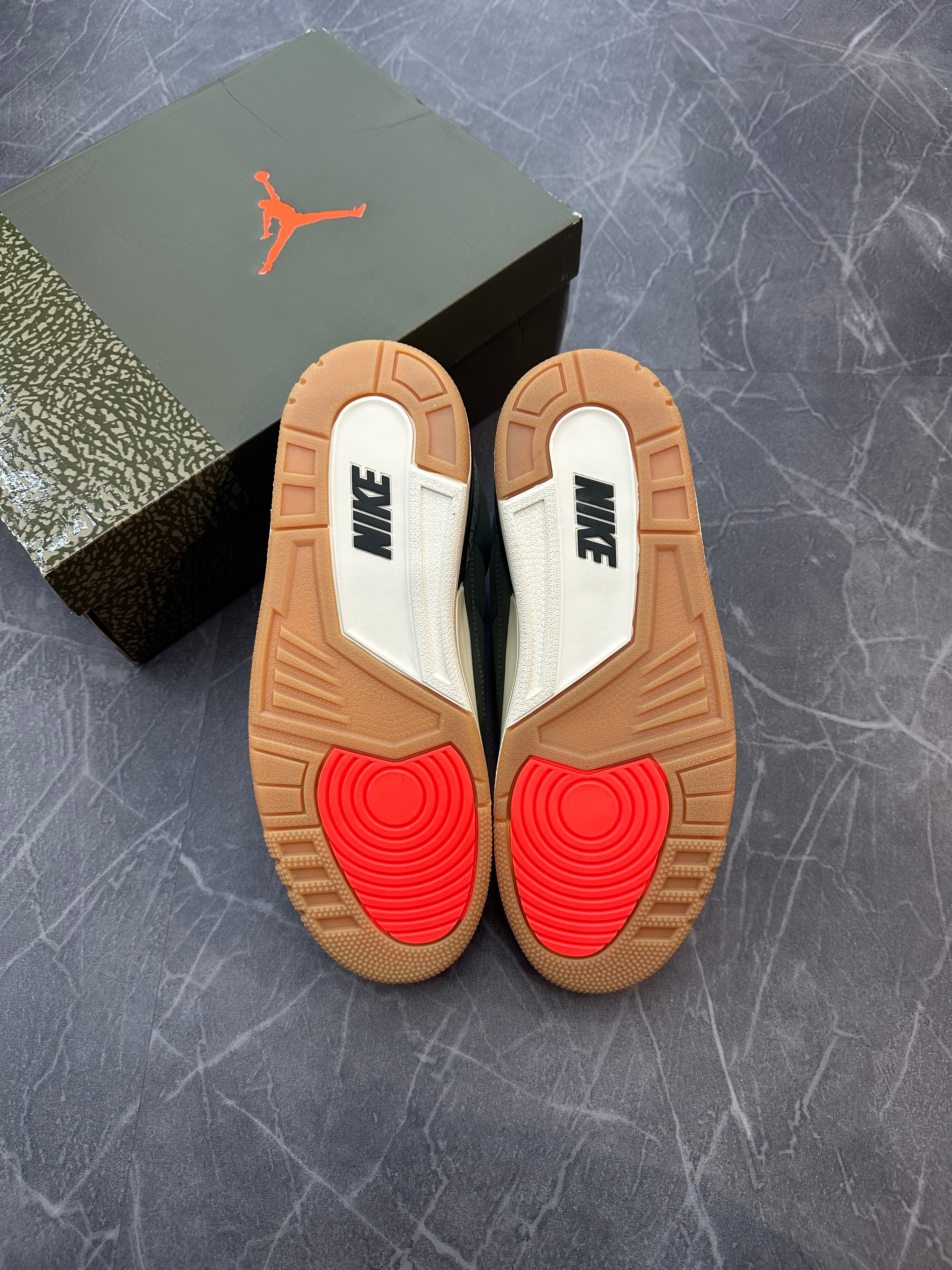 Jordan 3 “Family Affair”