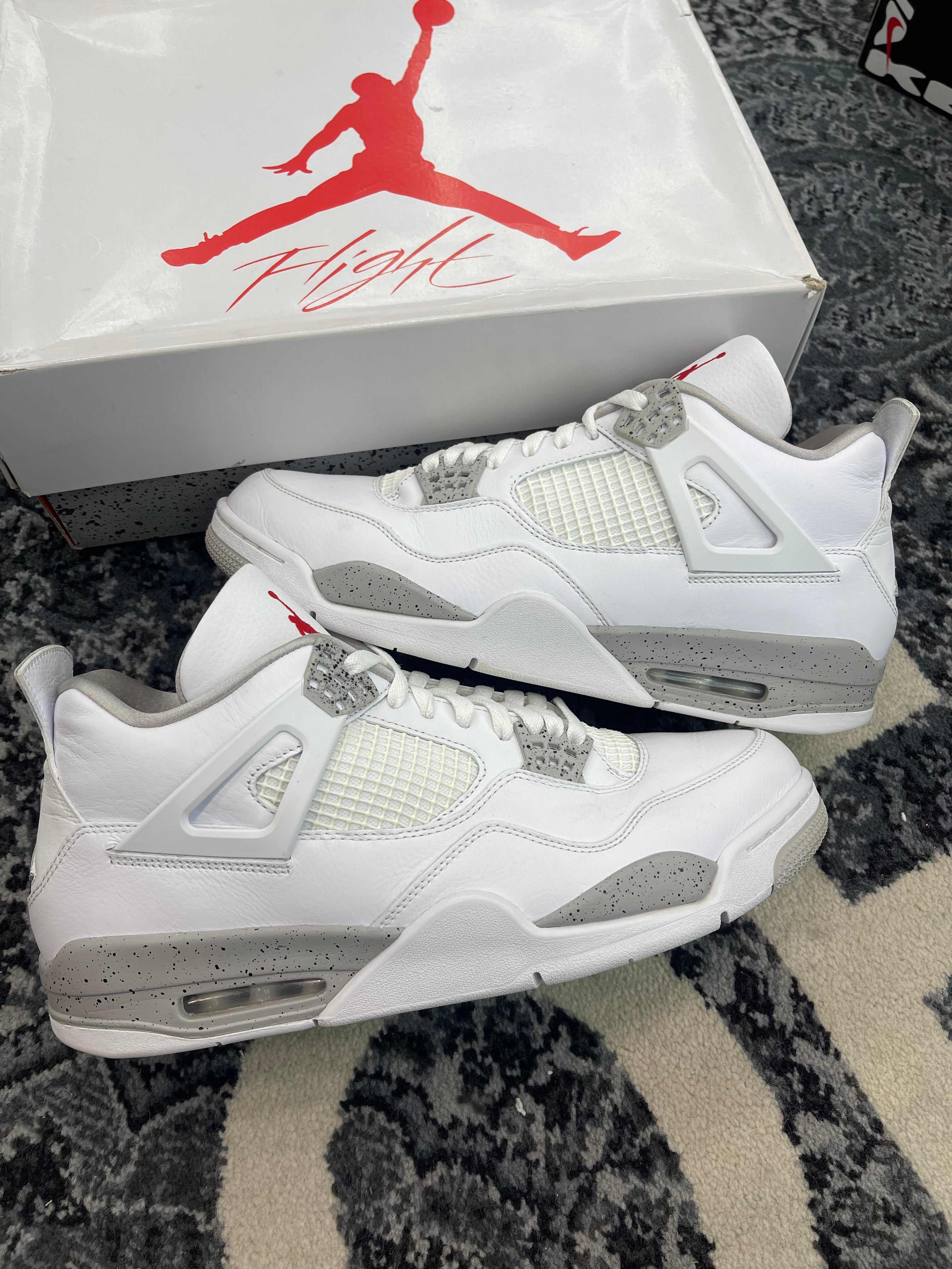 Jordan 4 “White Oreo”