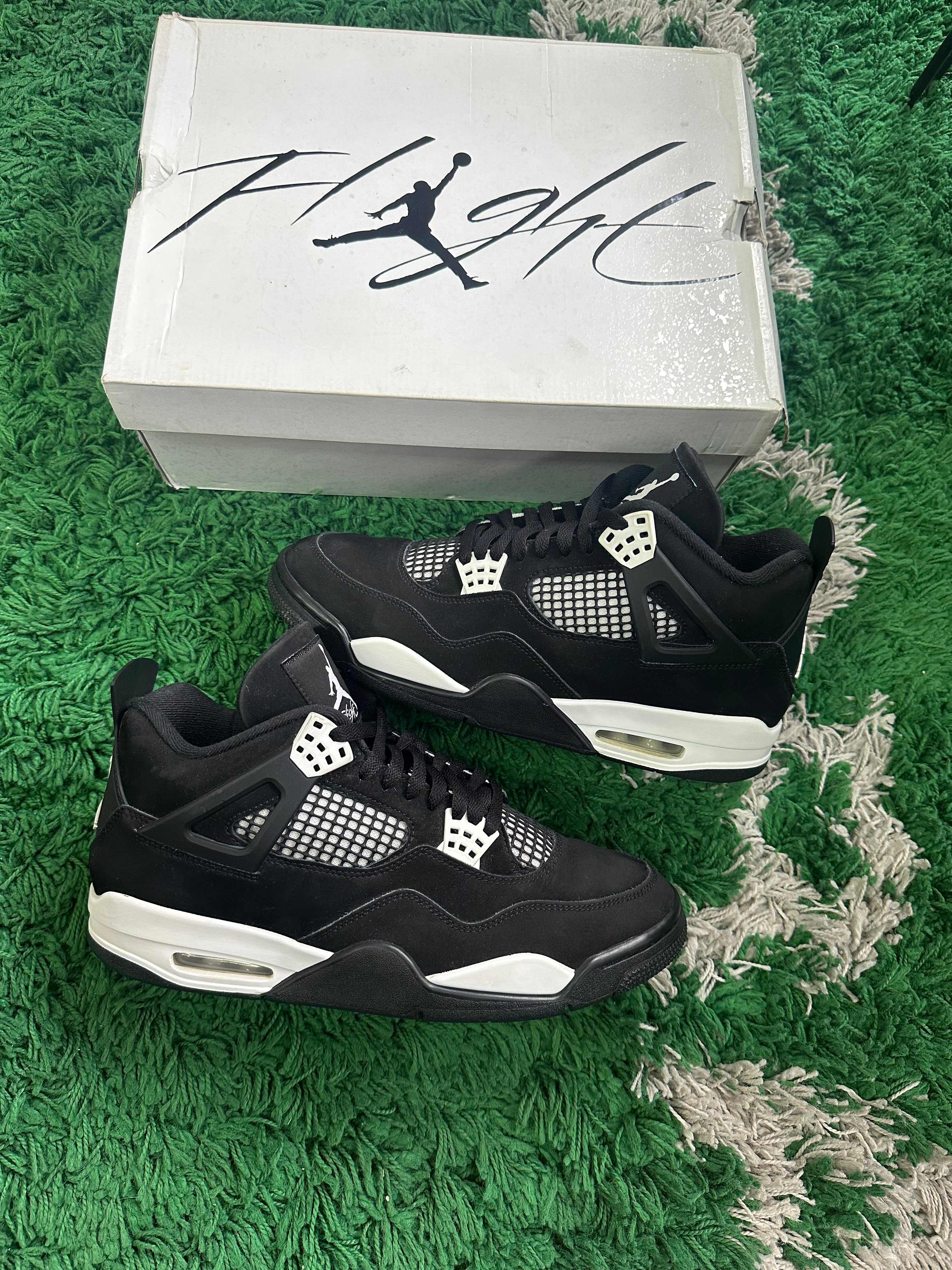 Jordan 4 “White Thunder”