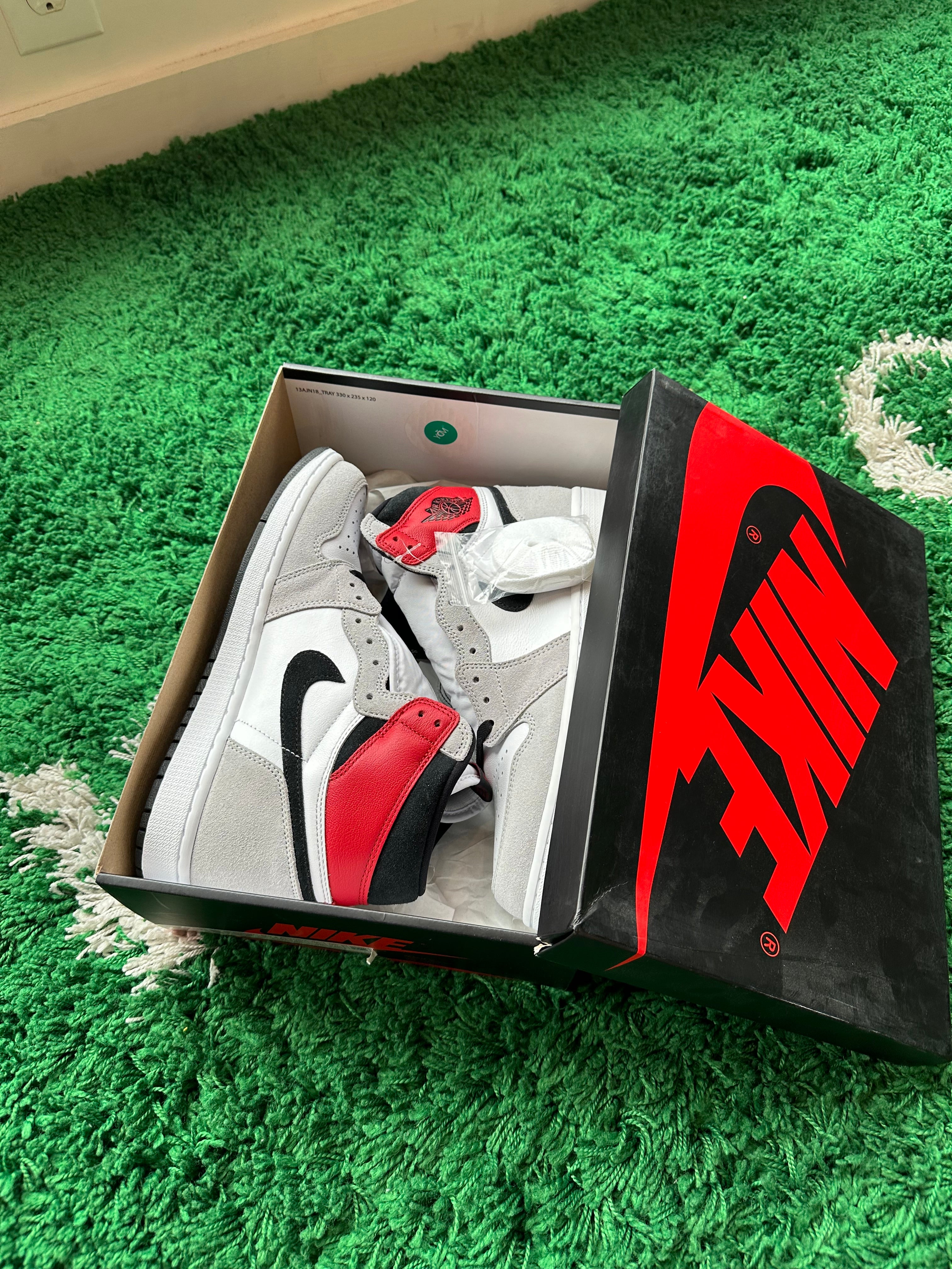 Jordan 1 High “Light Smoke Grey”