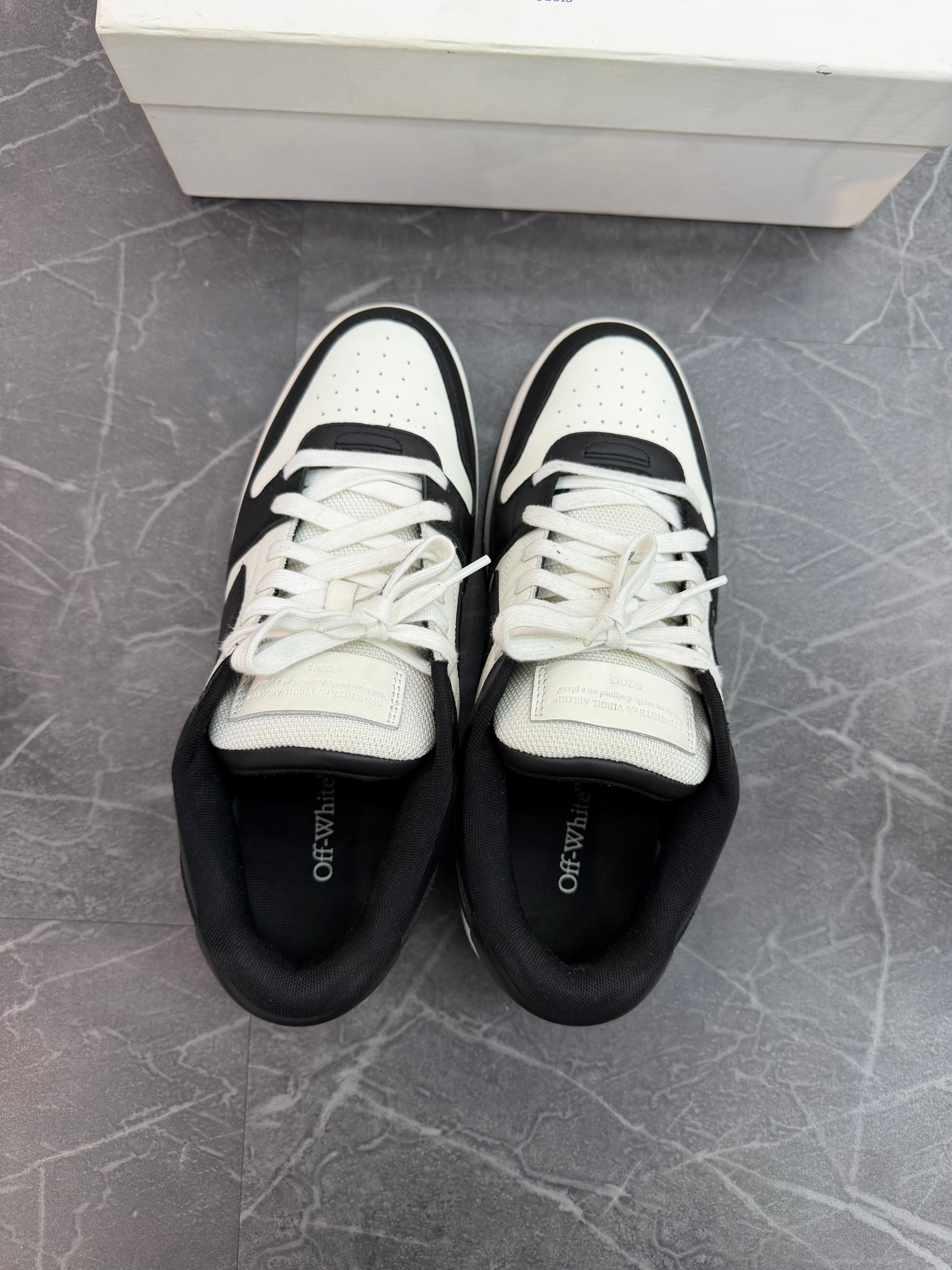 Off White Out Of Office “Black White”