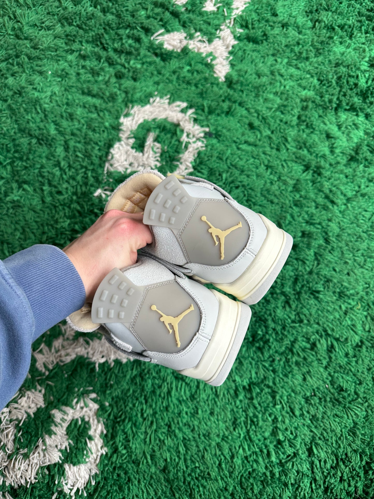 Jordan 4 “Craft Photon Dust”