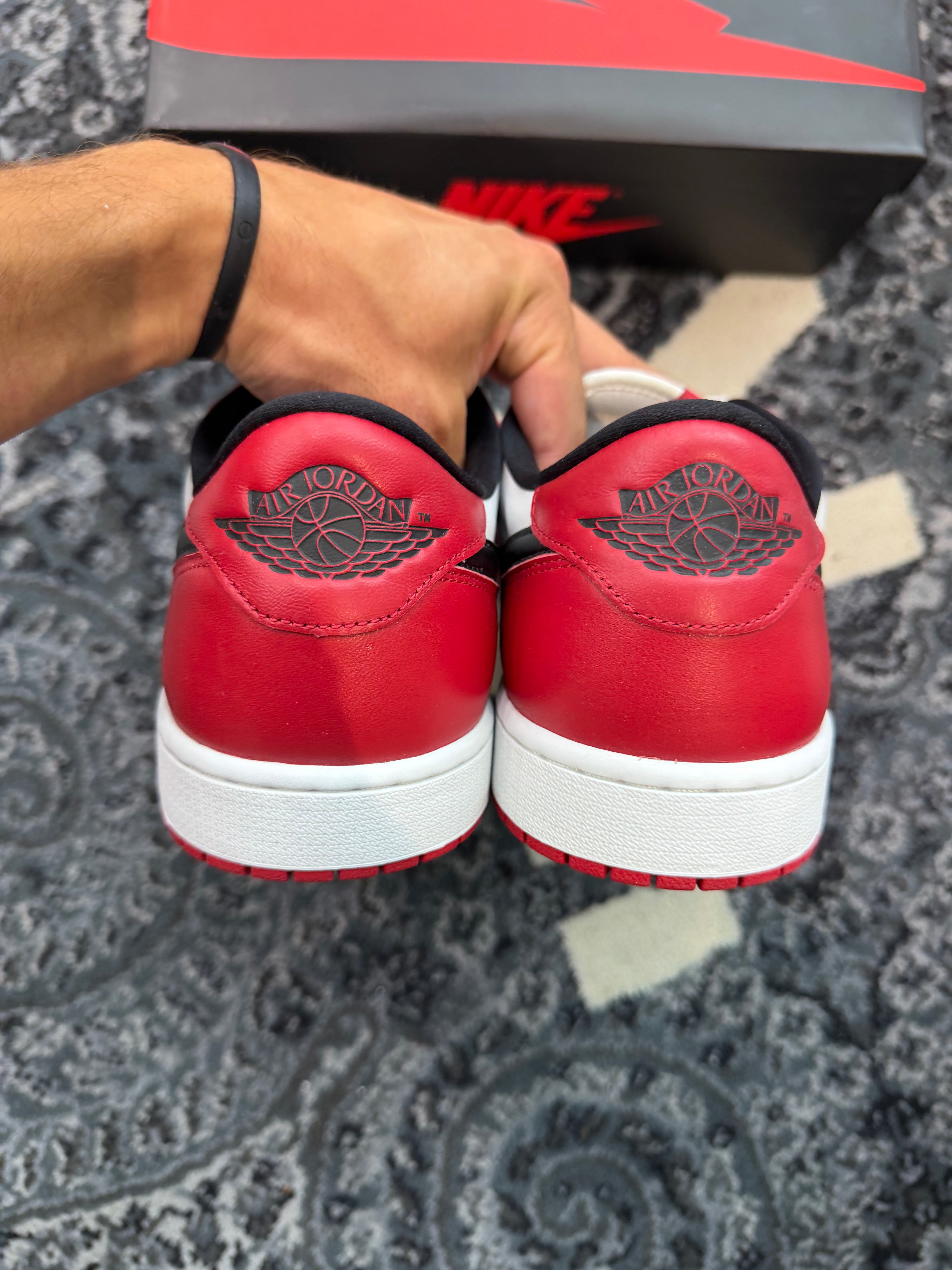 Jordan 1 Low “Chicago”