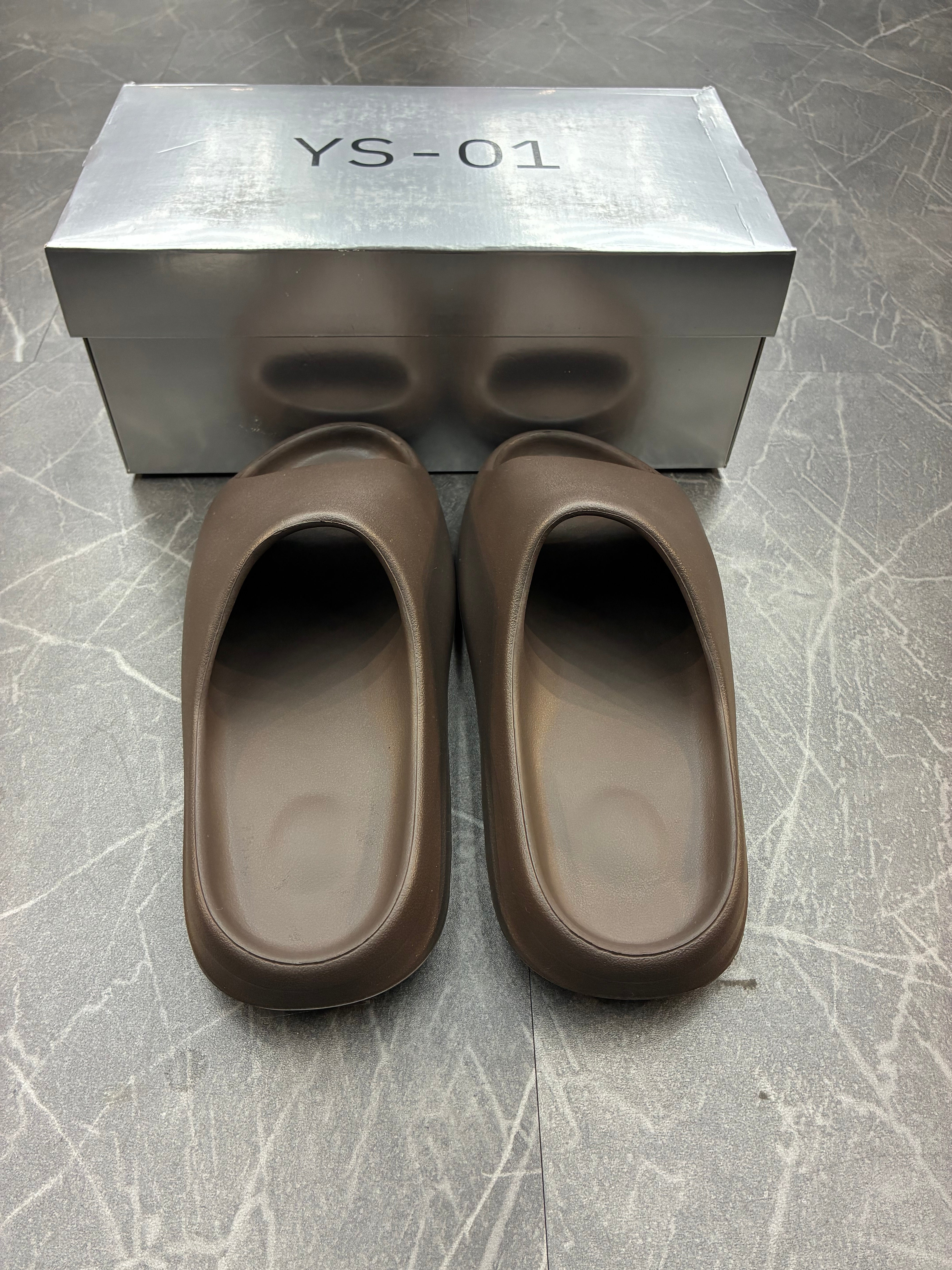 Yeezy Slide YS-01 “Chocolate”