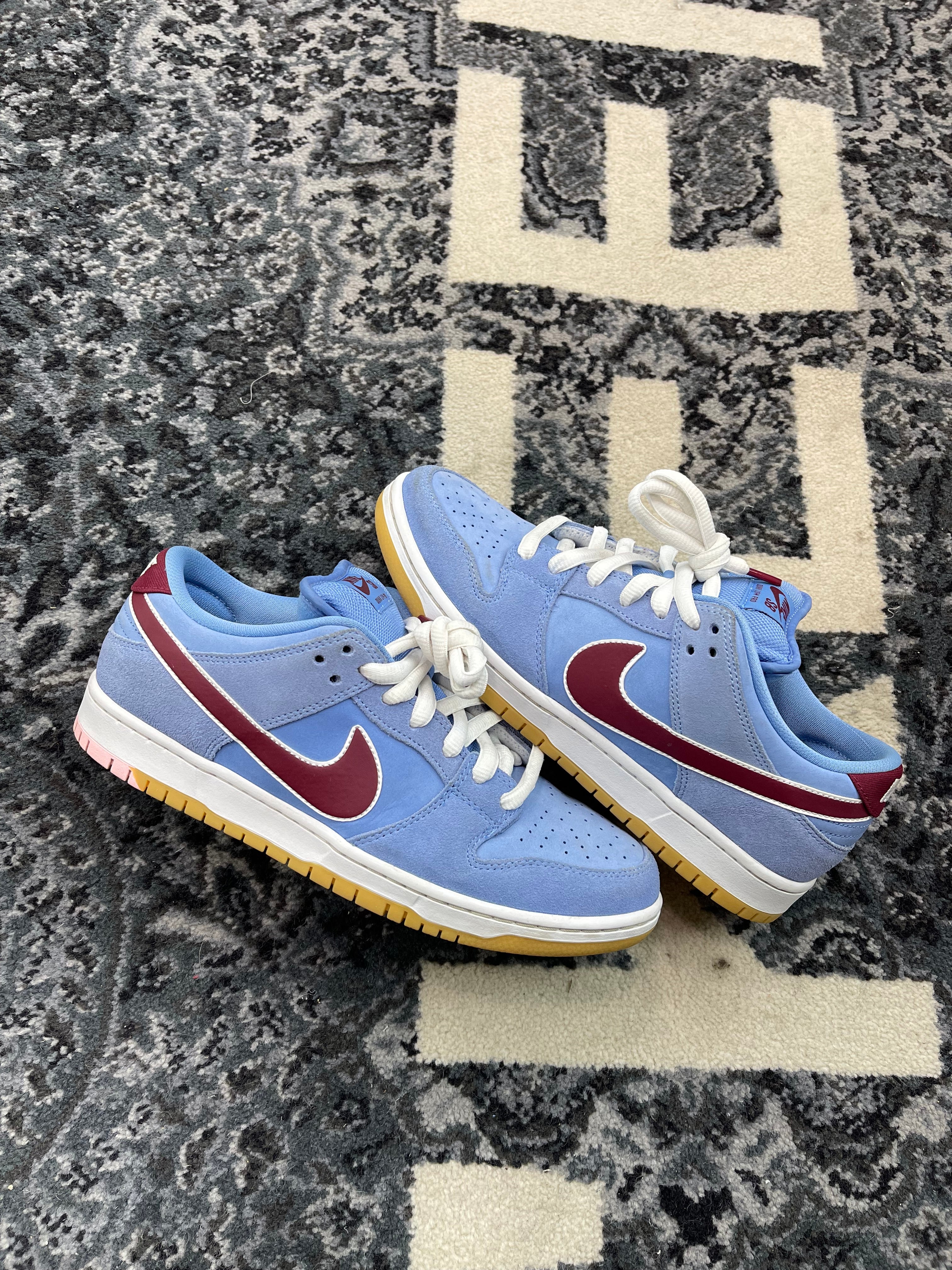 Nike SB Dunk Low “Phillies”