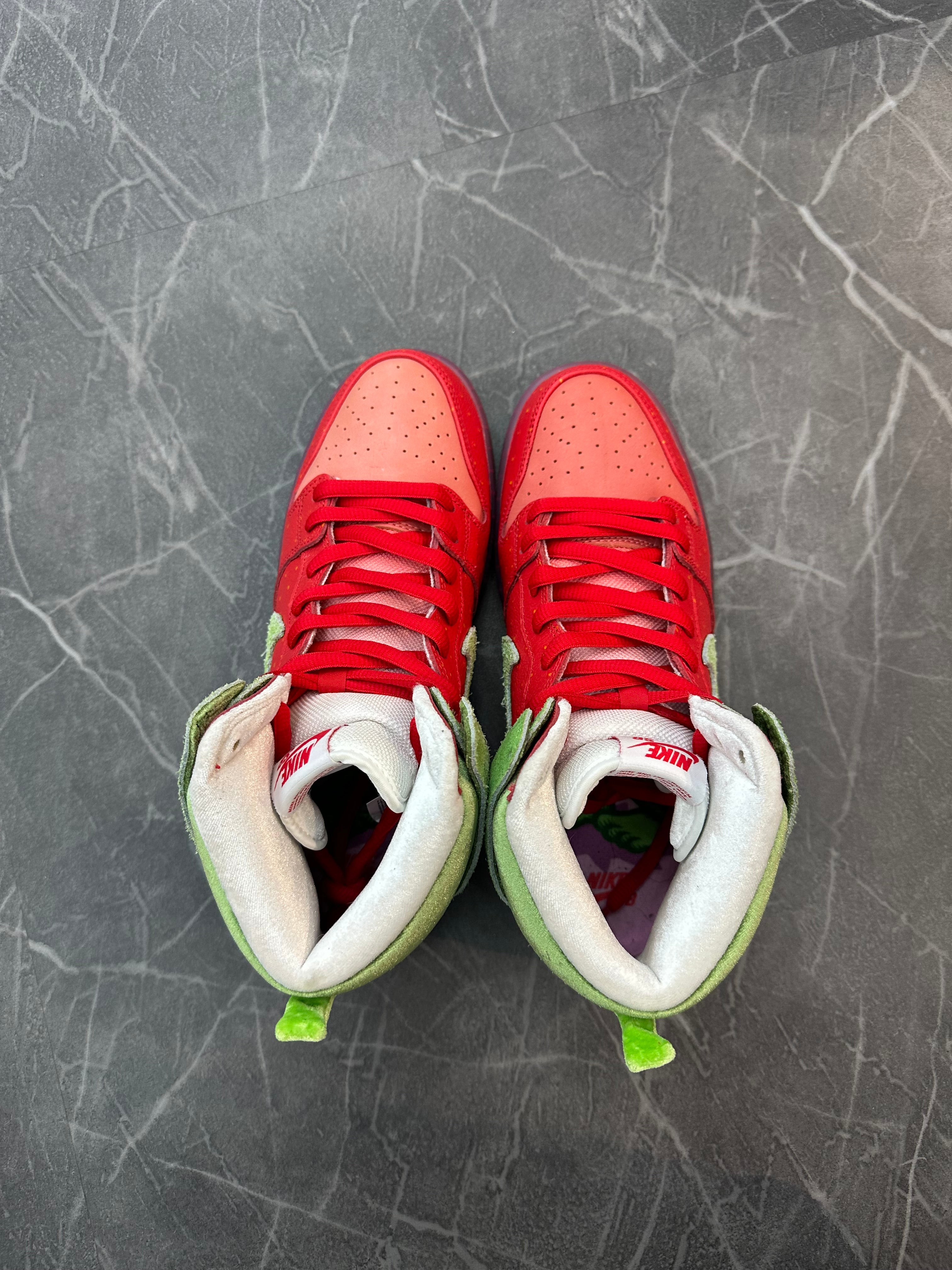 Nike SB Dunk High “Strawberry Cough”