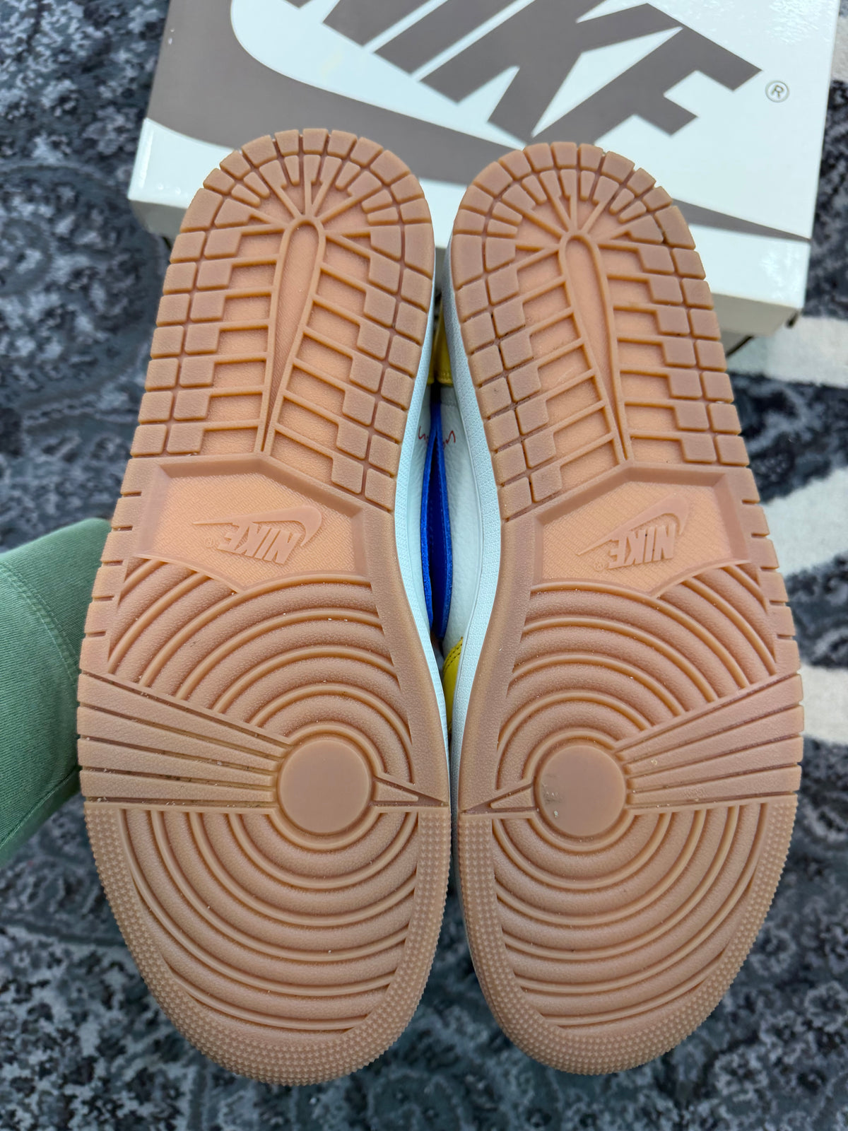 Jordan 1 Low Travis Scott “Canary”
