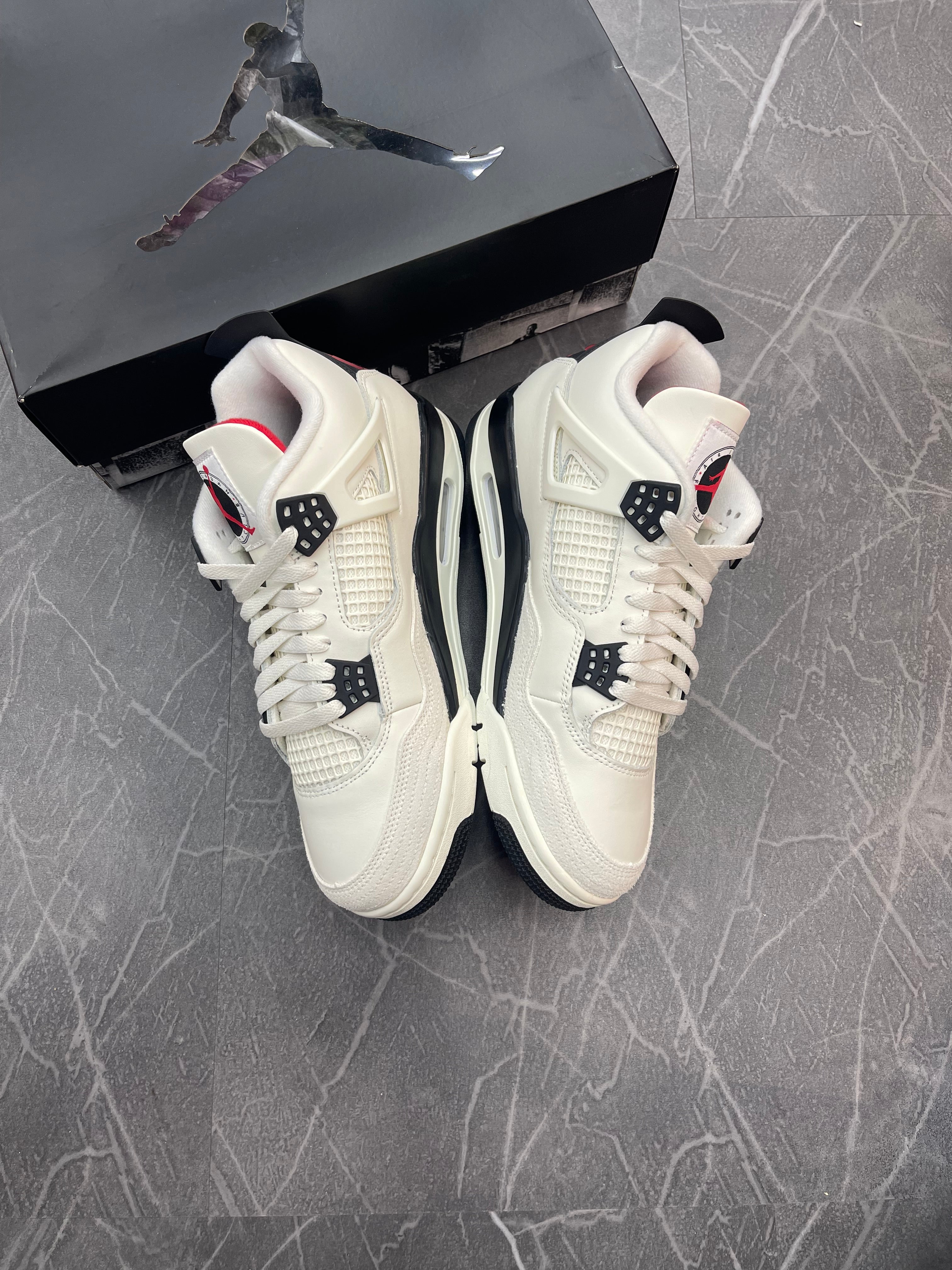 Jordan 4 “Flight Club”