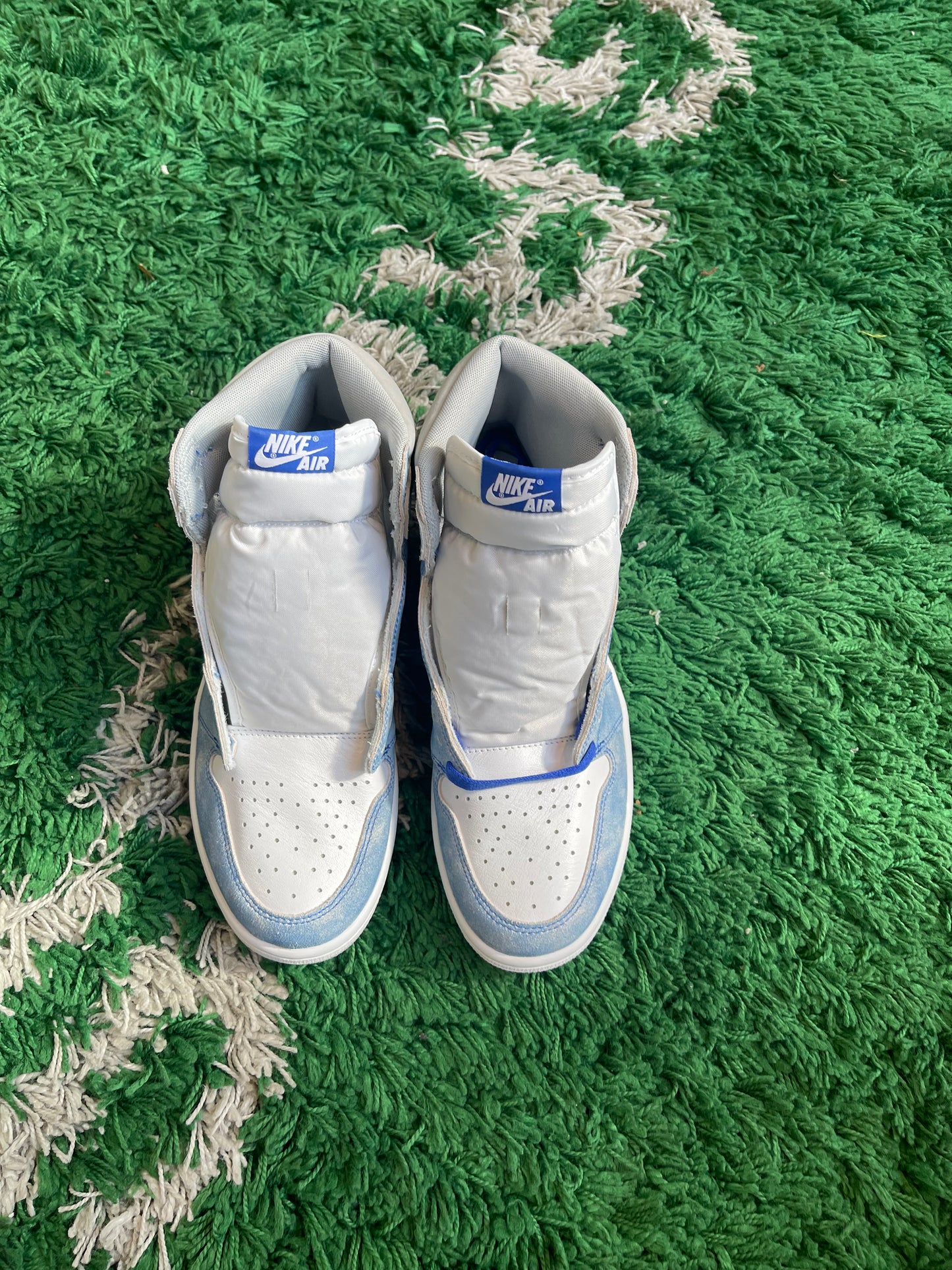 Jordan 1 High “Hyper Royal”
