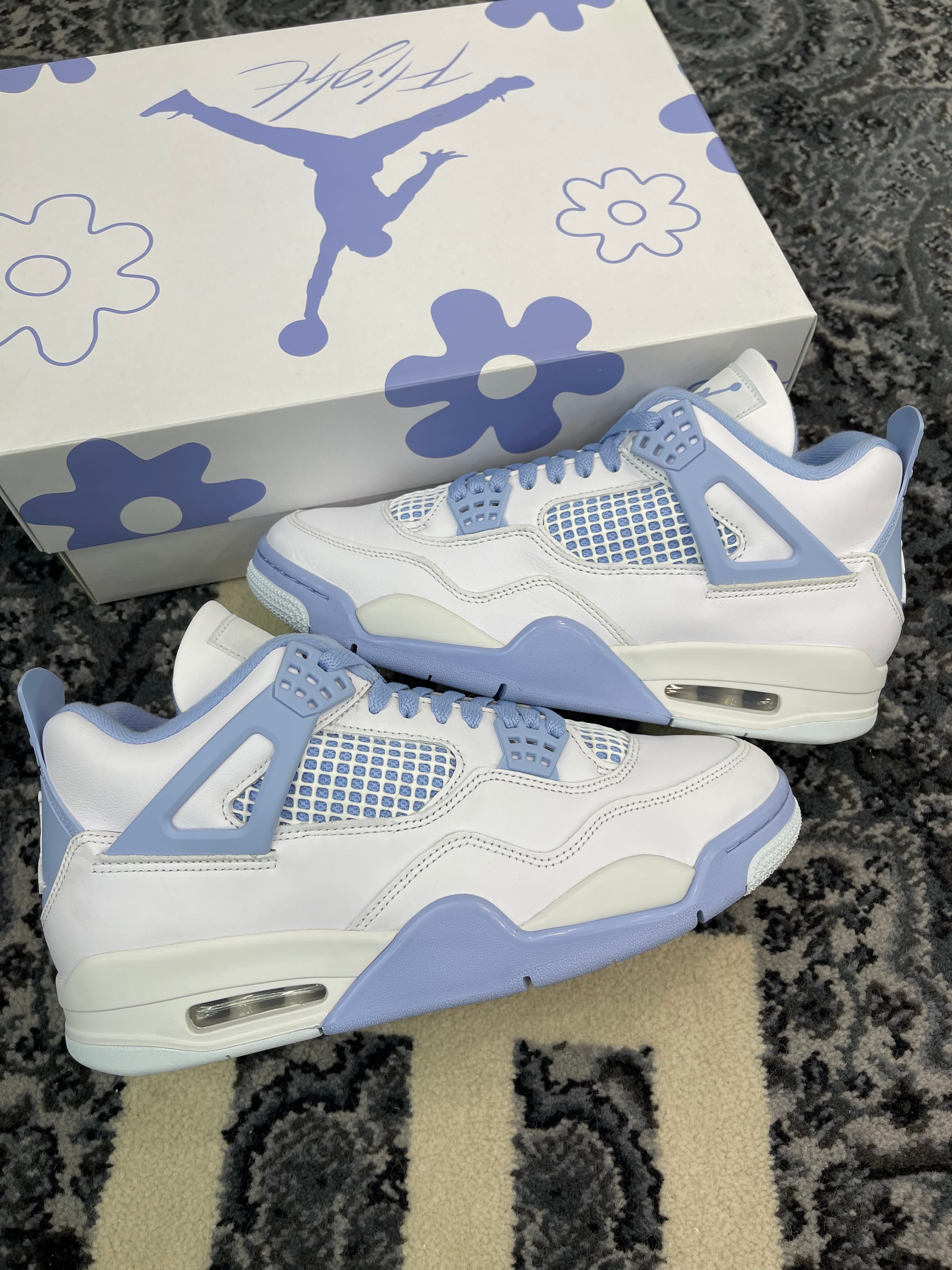 Jordan 4 “Forget Me Not”