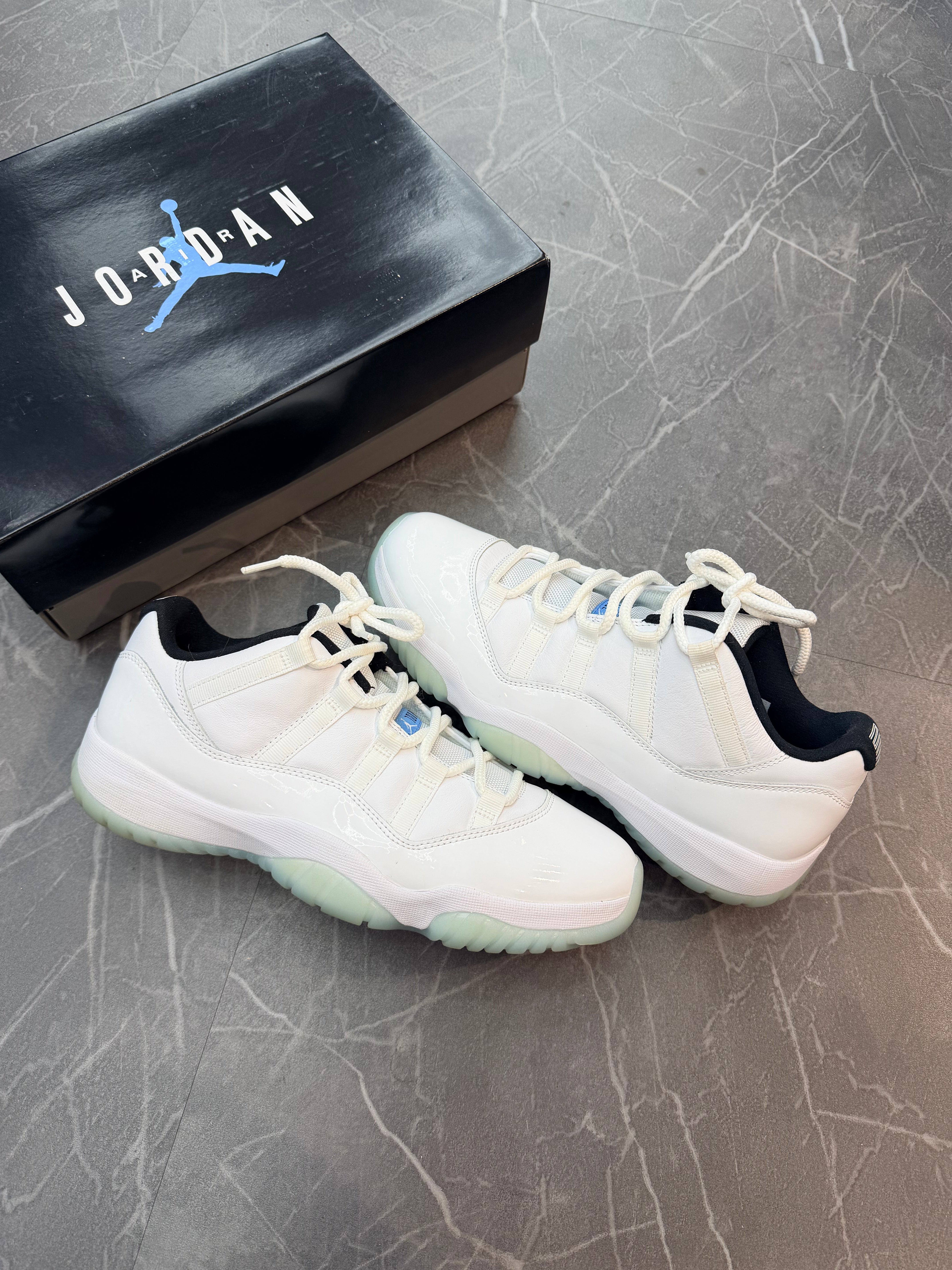 Jordan 11 Low “Legend Blue”