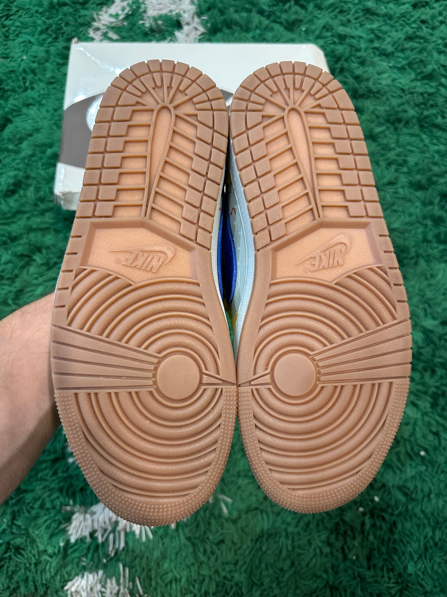 Jordan 1 Low Travis Scott “Canary”