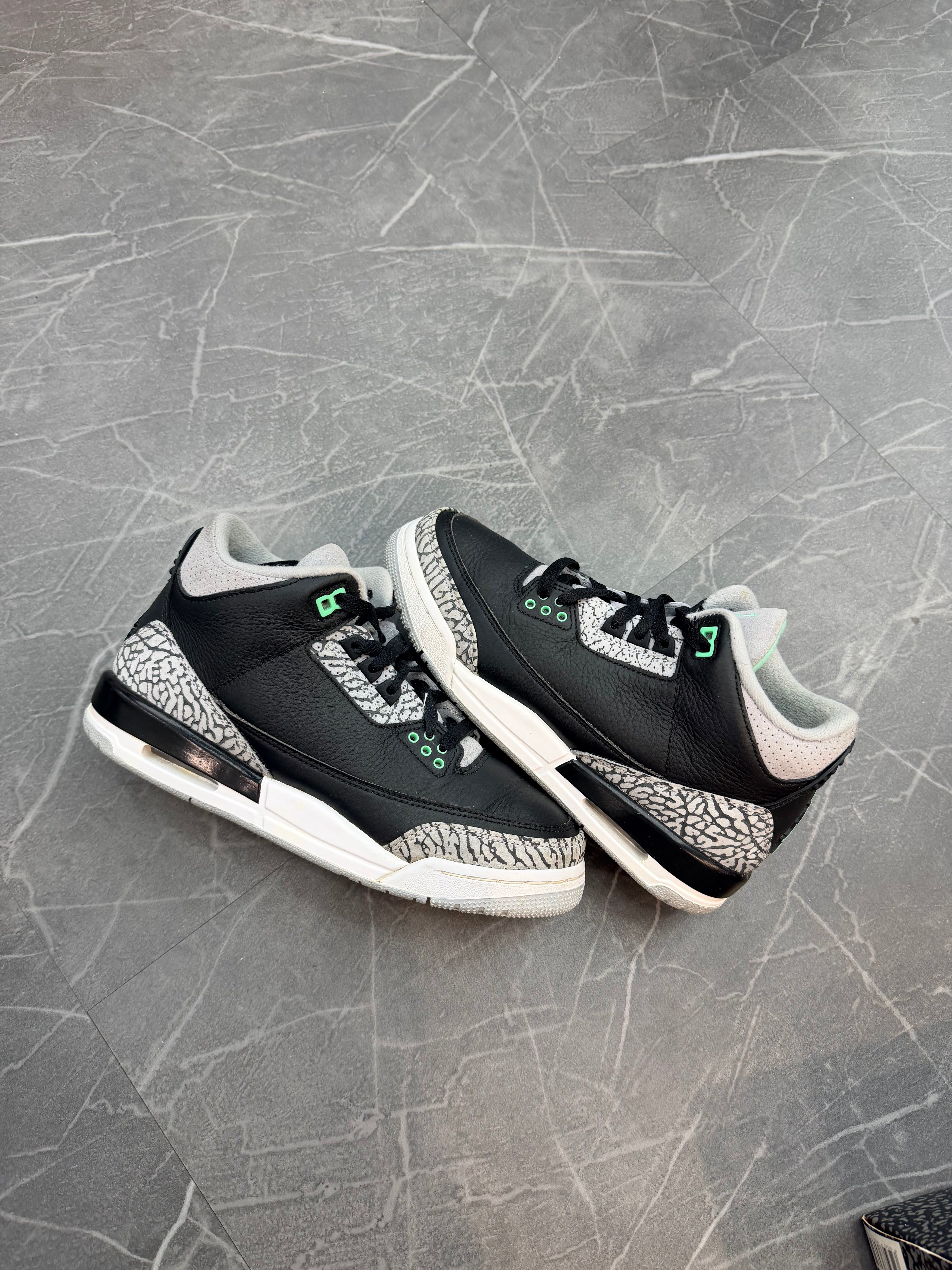 Jordan 3 “Green Glow”