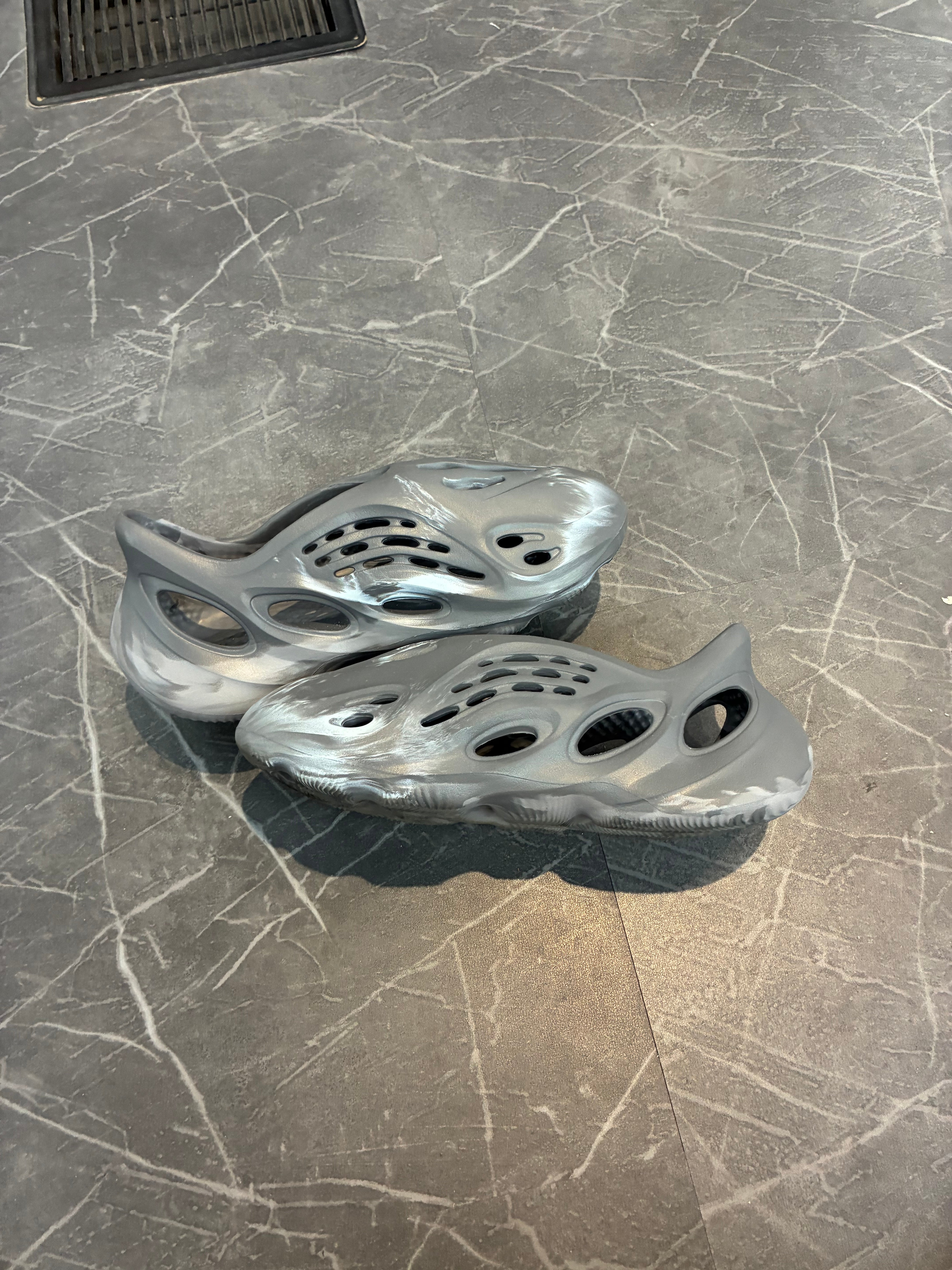 Yeezy Foam RNR “MX Granite”