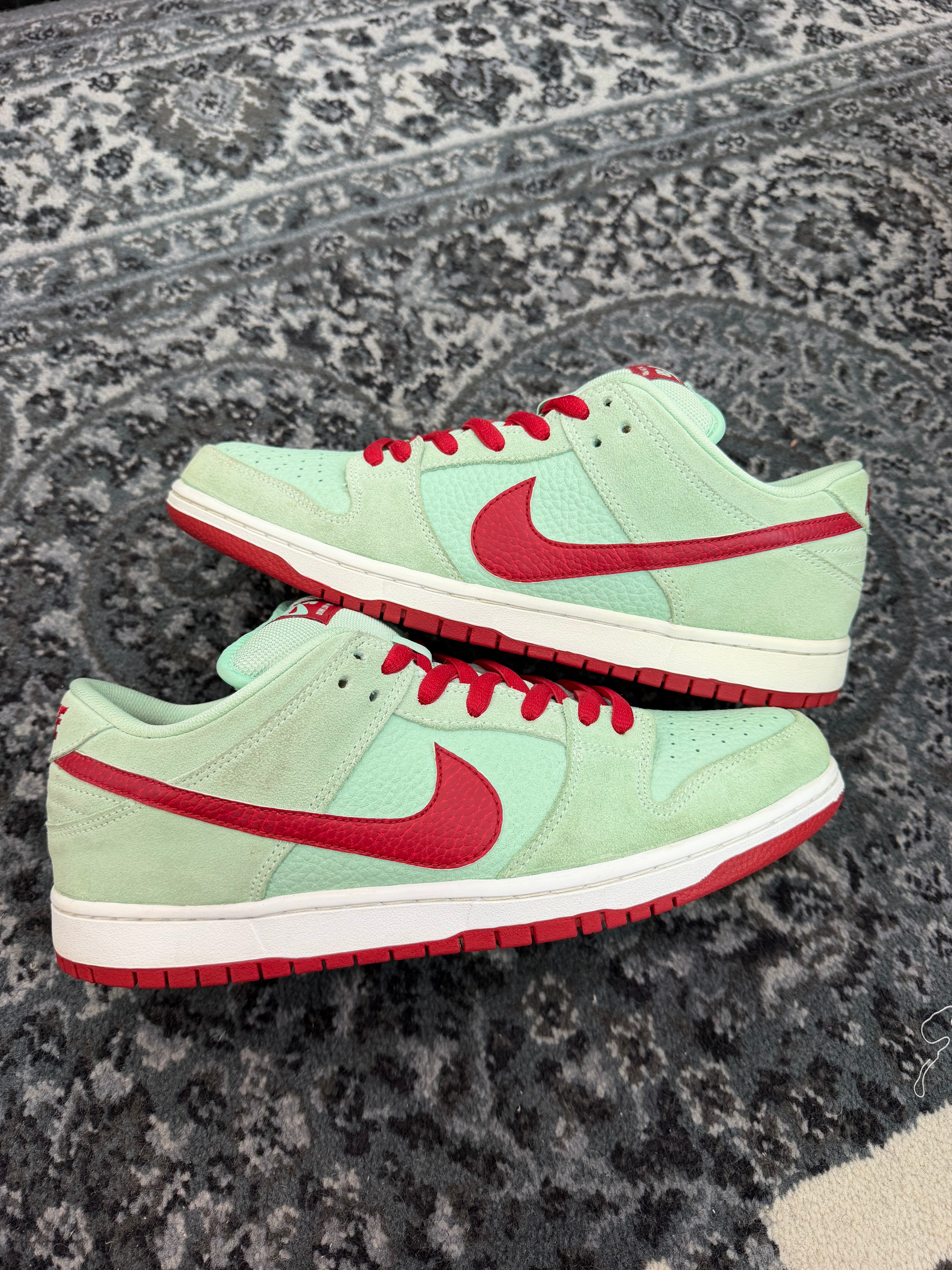 Nike Dunk Low SB “Mint Green Gym Red”