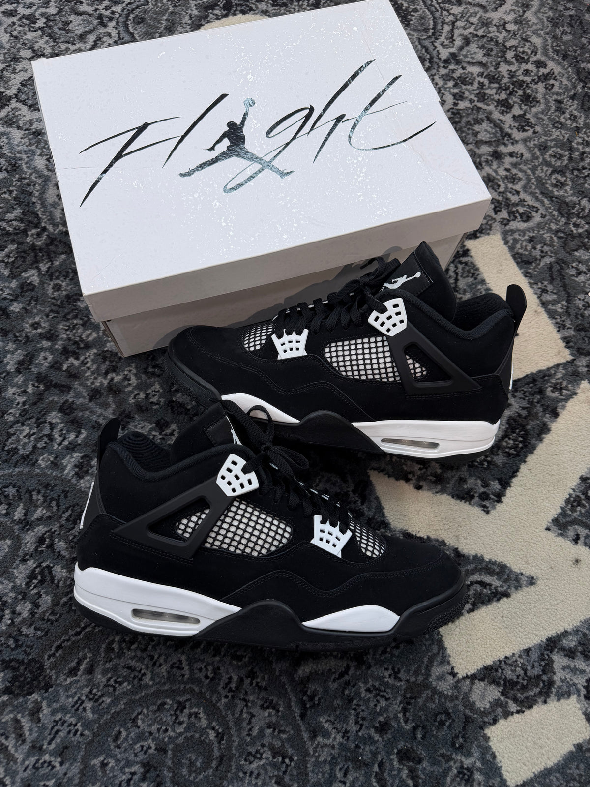 Jordan 4 “White Thunder”