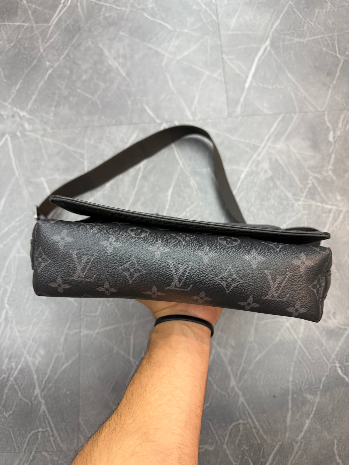 Louis Vuitton Messenger Bag