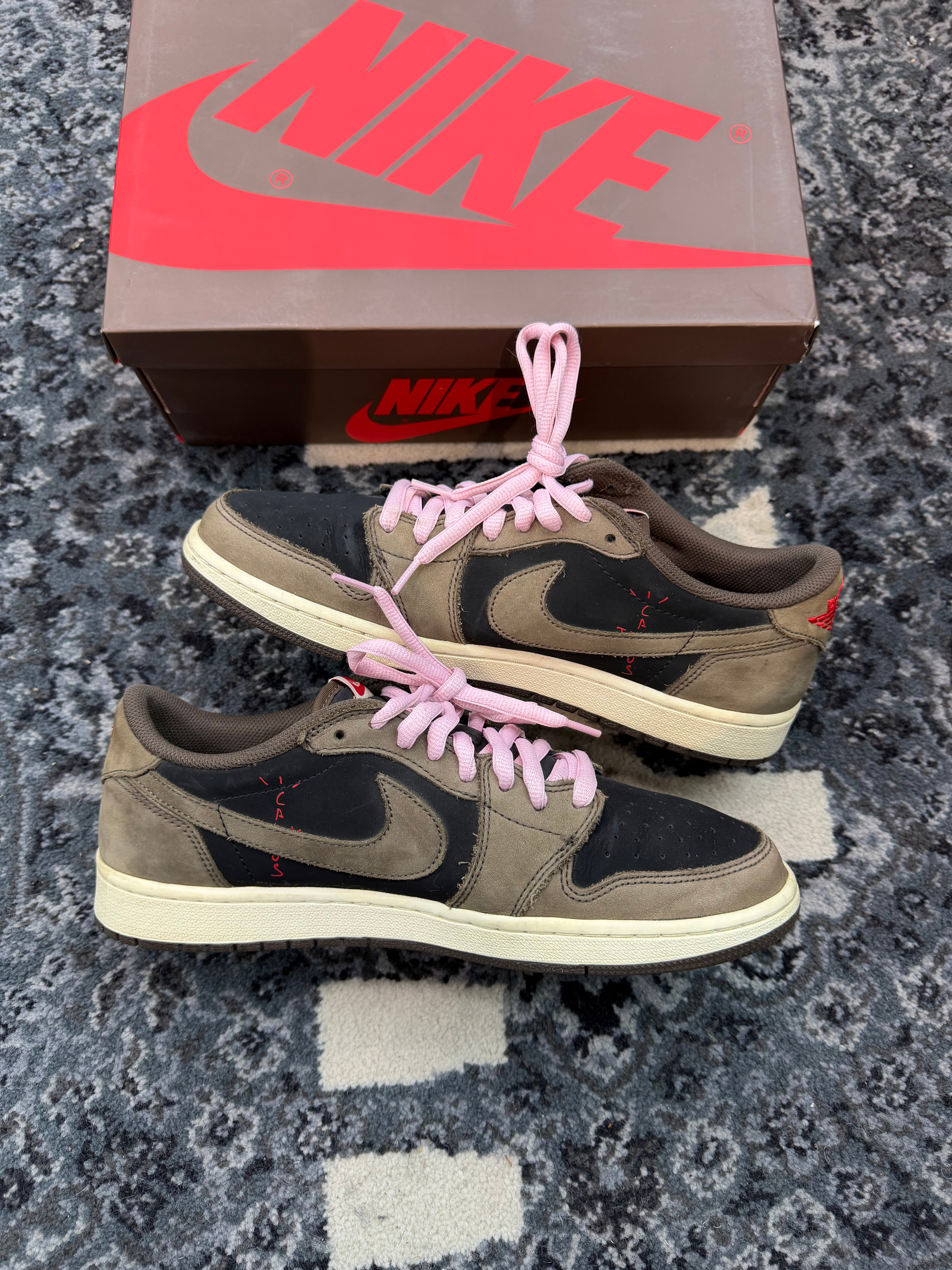 Jordan 1 Low Travis Scott “Mocha”