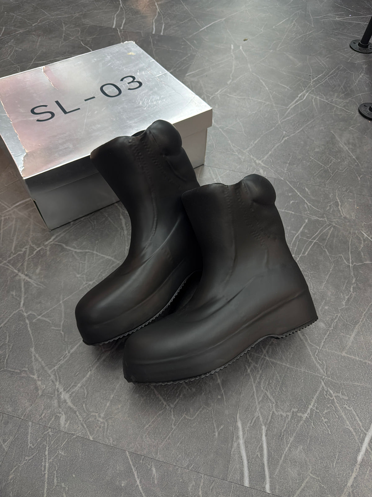 YZY SL-03 Black