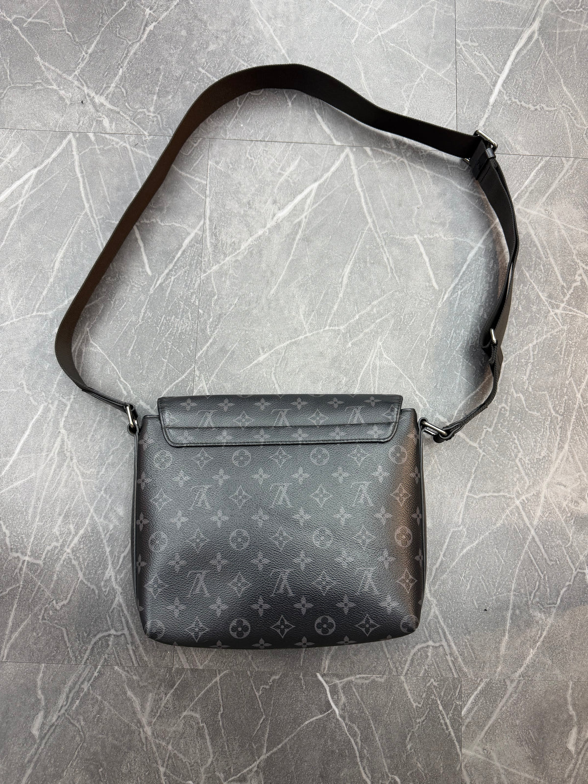 Louis Vuitton Messenger Bag