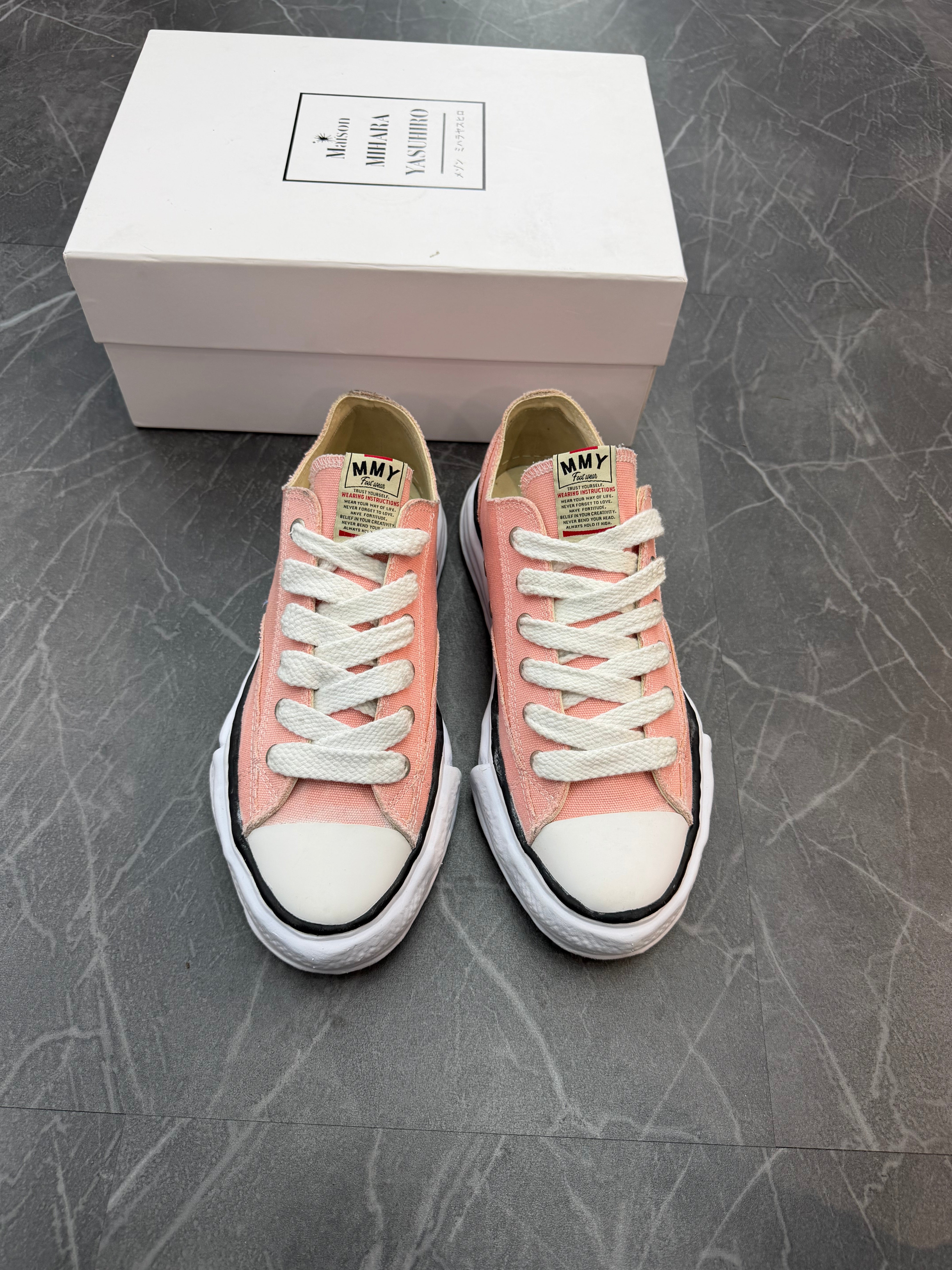 Maison Mihara Canvas Low “Pink”