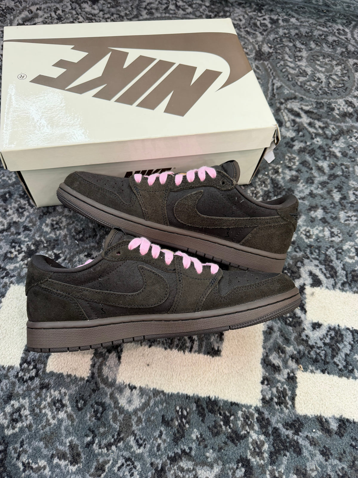 Jordan 1 Low x Travis Scott “Velvet Brown”