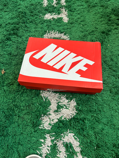 Nike Dunk Low SE “Platinum Violet Cave Stone”