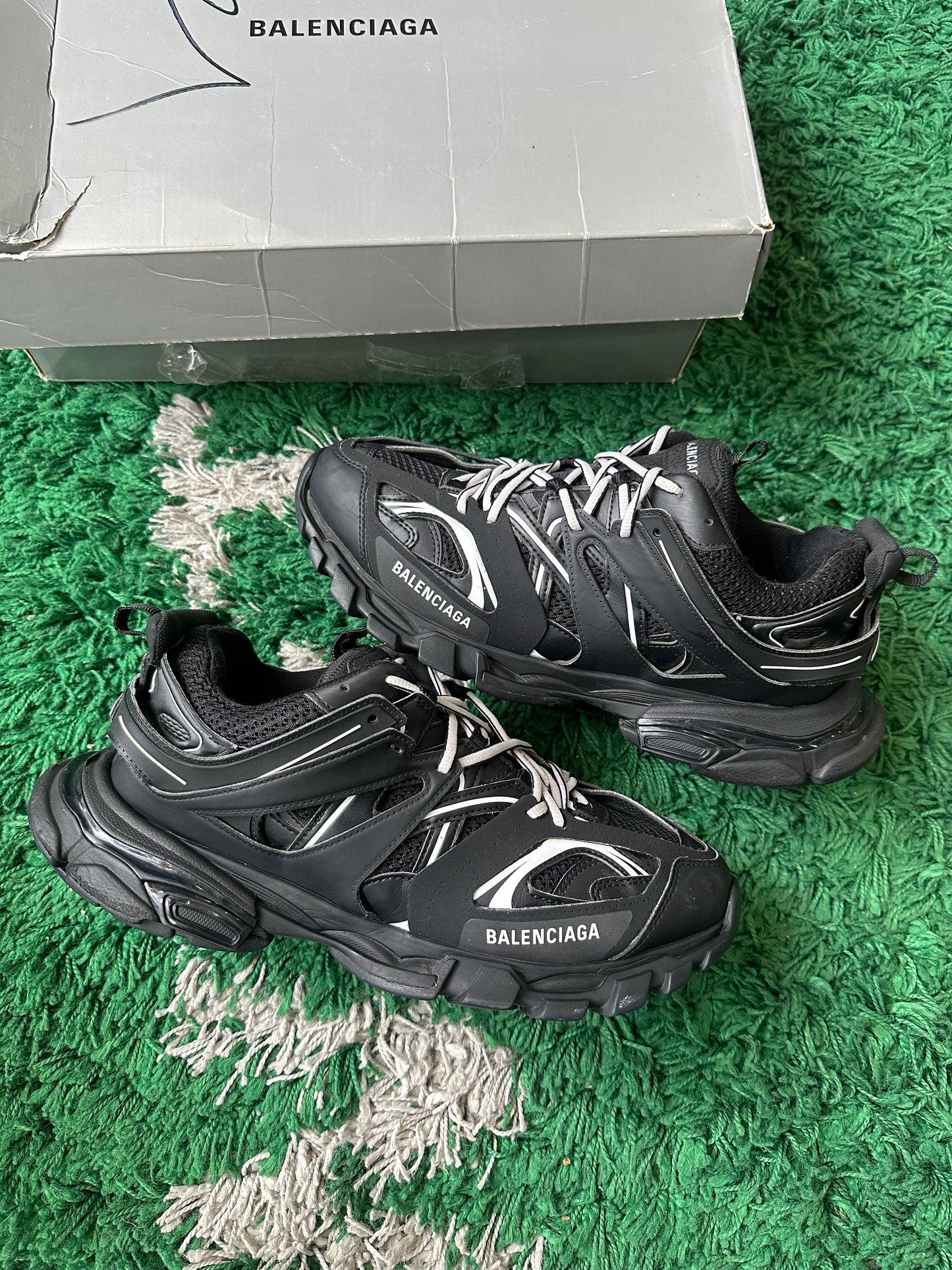 Balenciagas Track “Black White”