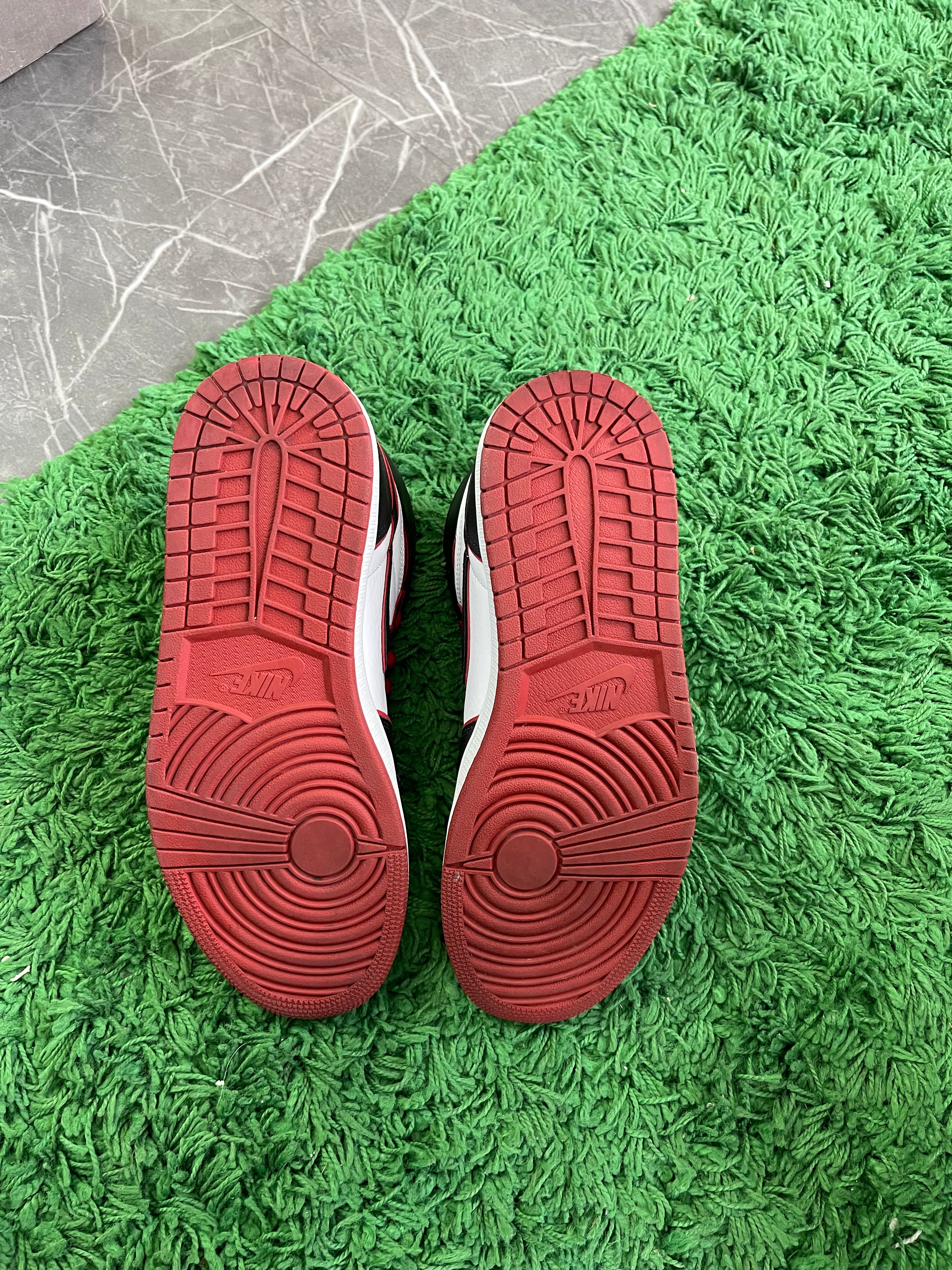 Jordan 1 “Bloodline”