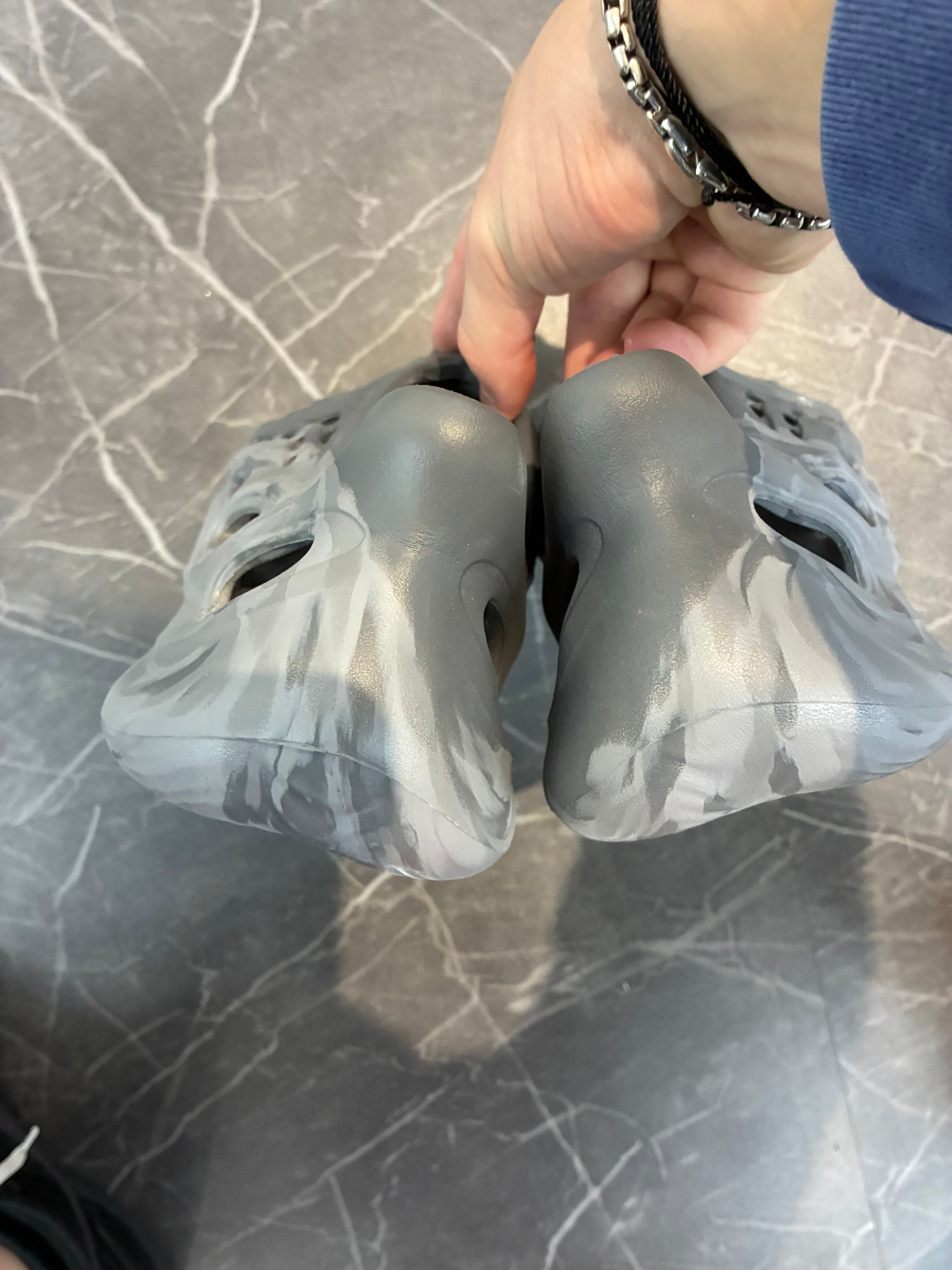 Yeezy Foam RNR “MX Granite”