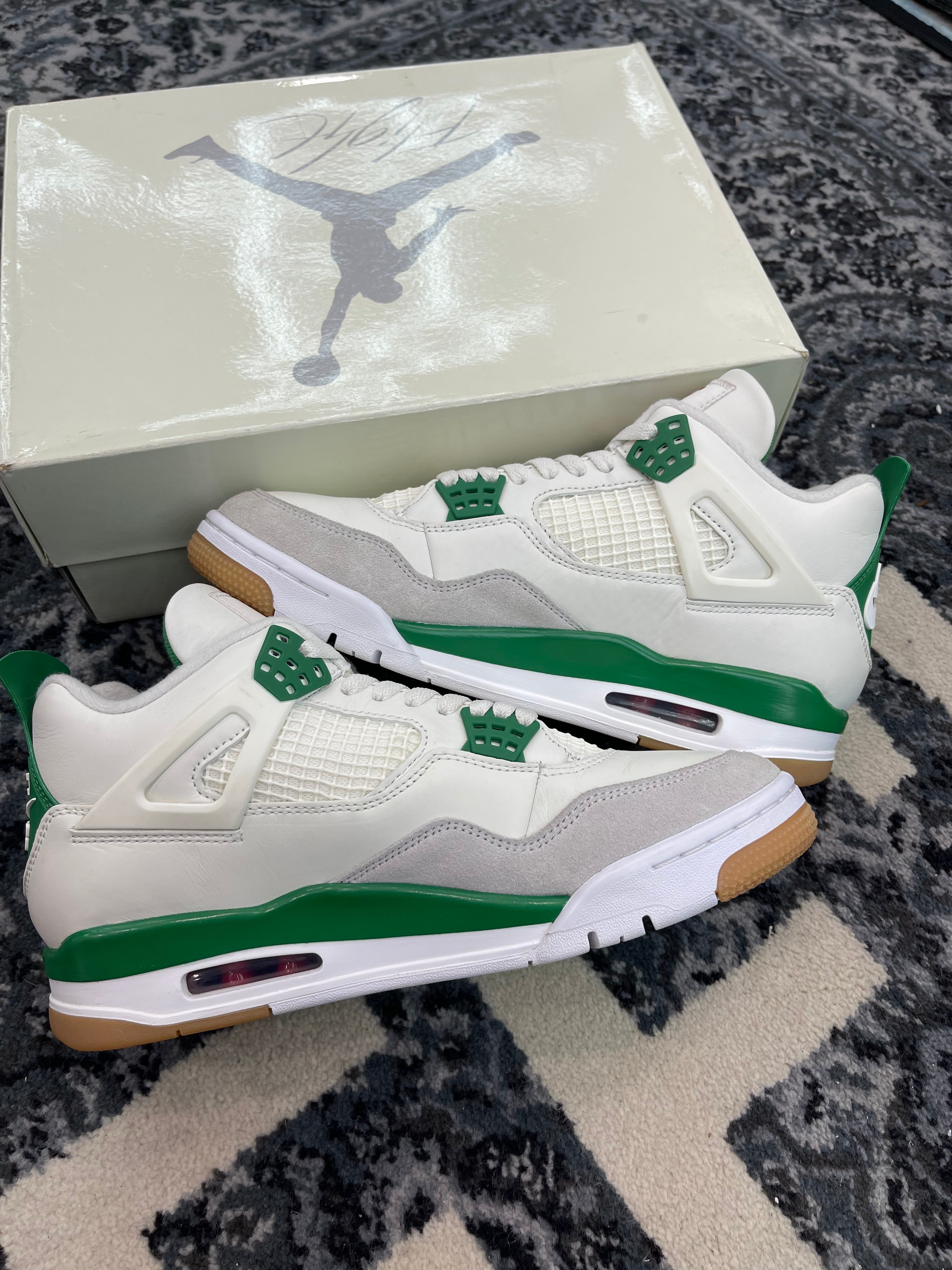 Jordan 4 SB “Pine Green”