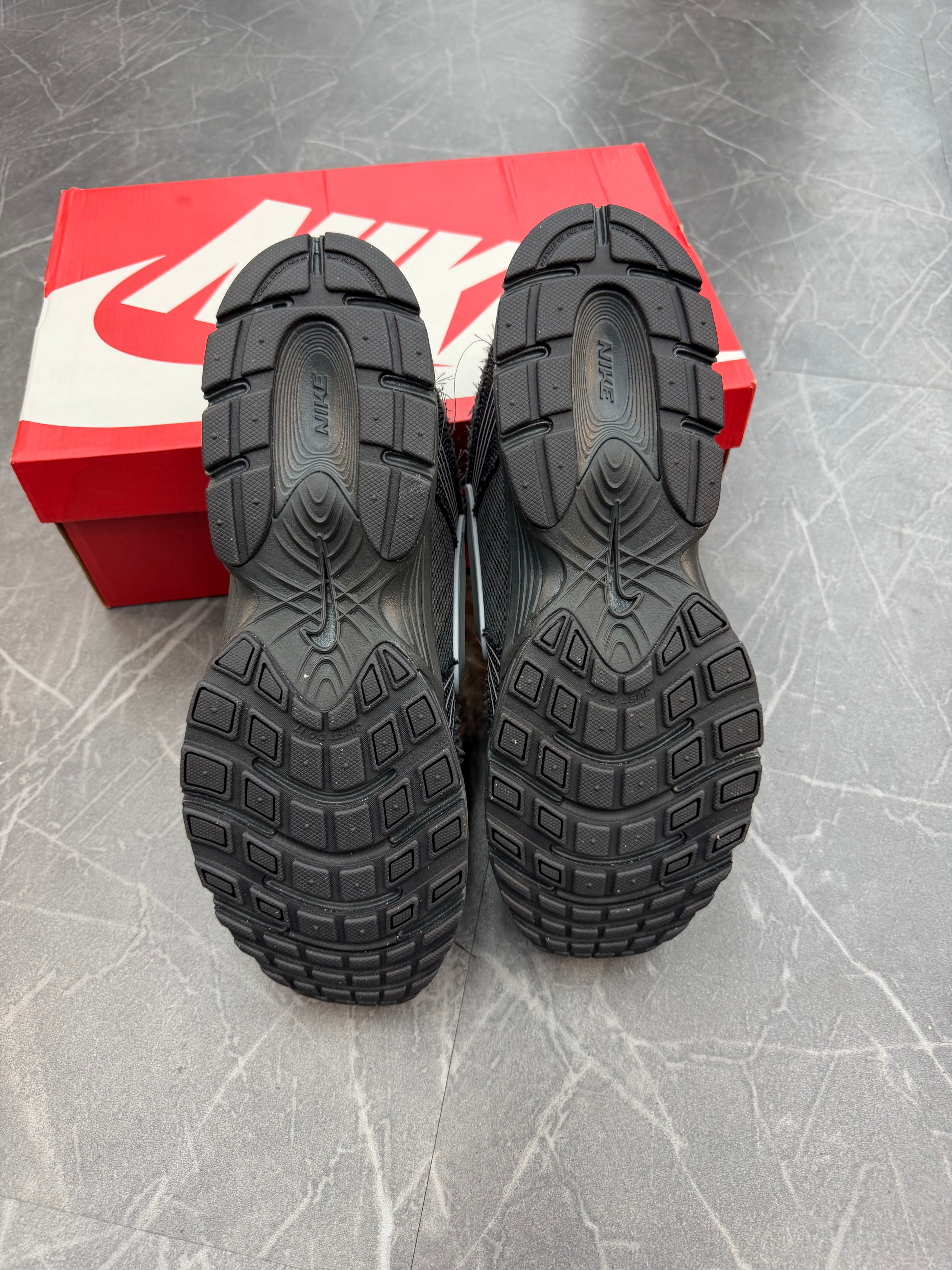 Nike V5 RNR “Anthracite Violet Ore”