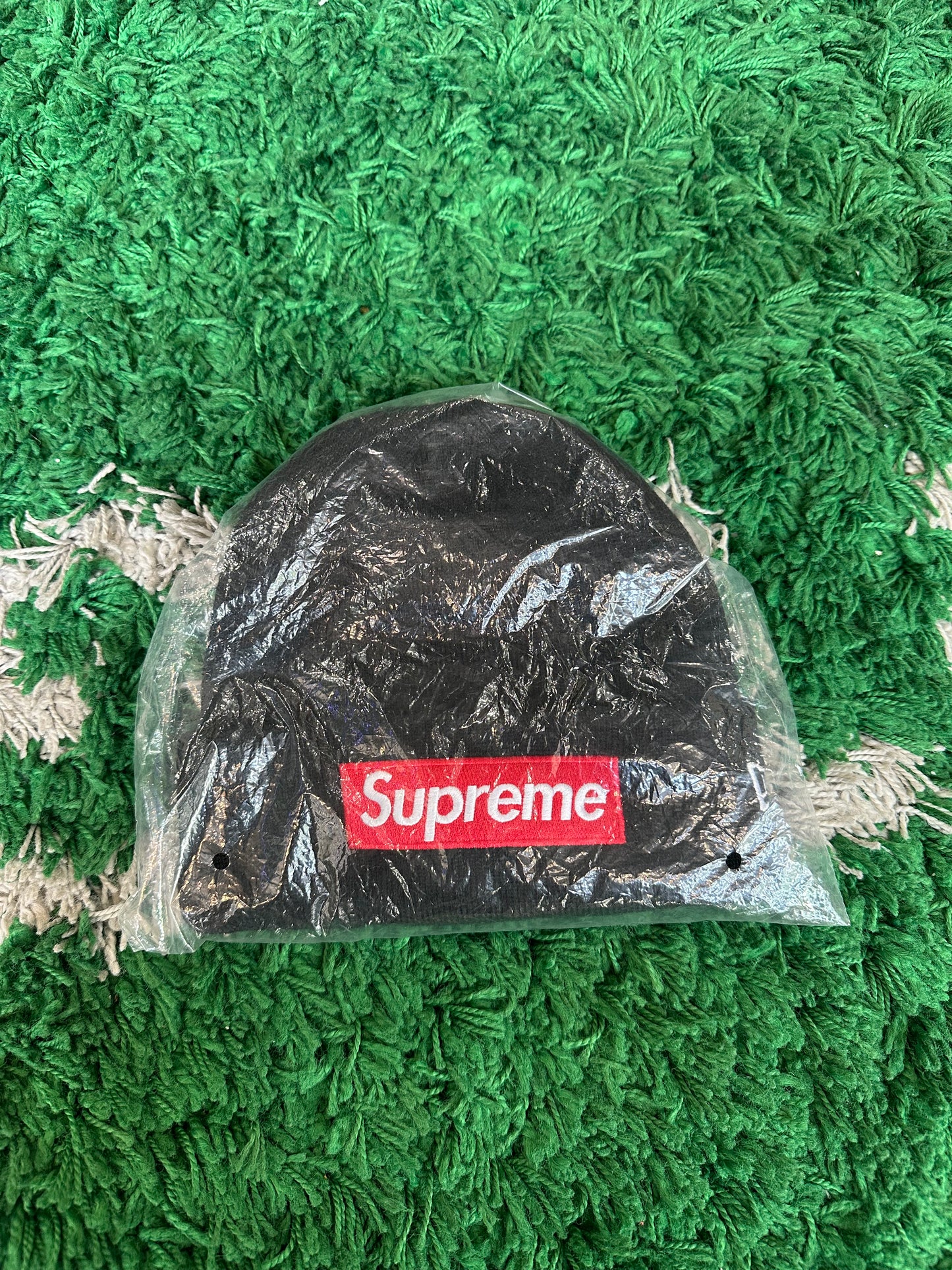 Supreme Beanie “Black / Red Box Logo”