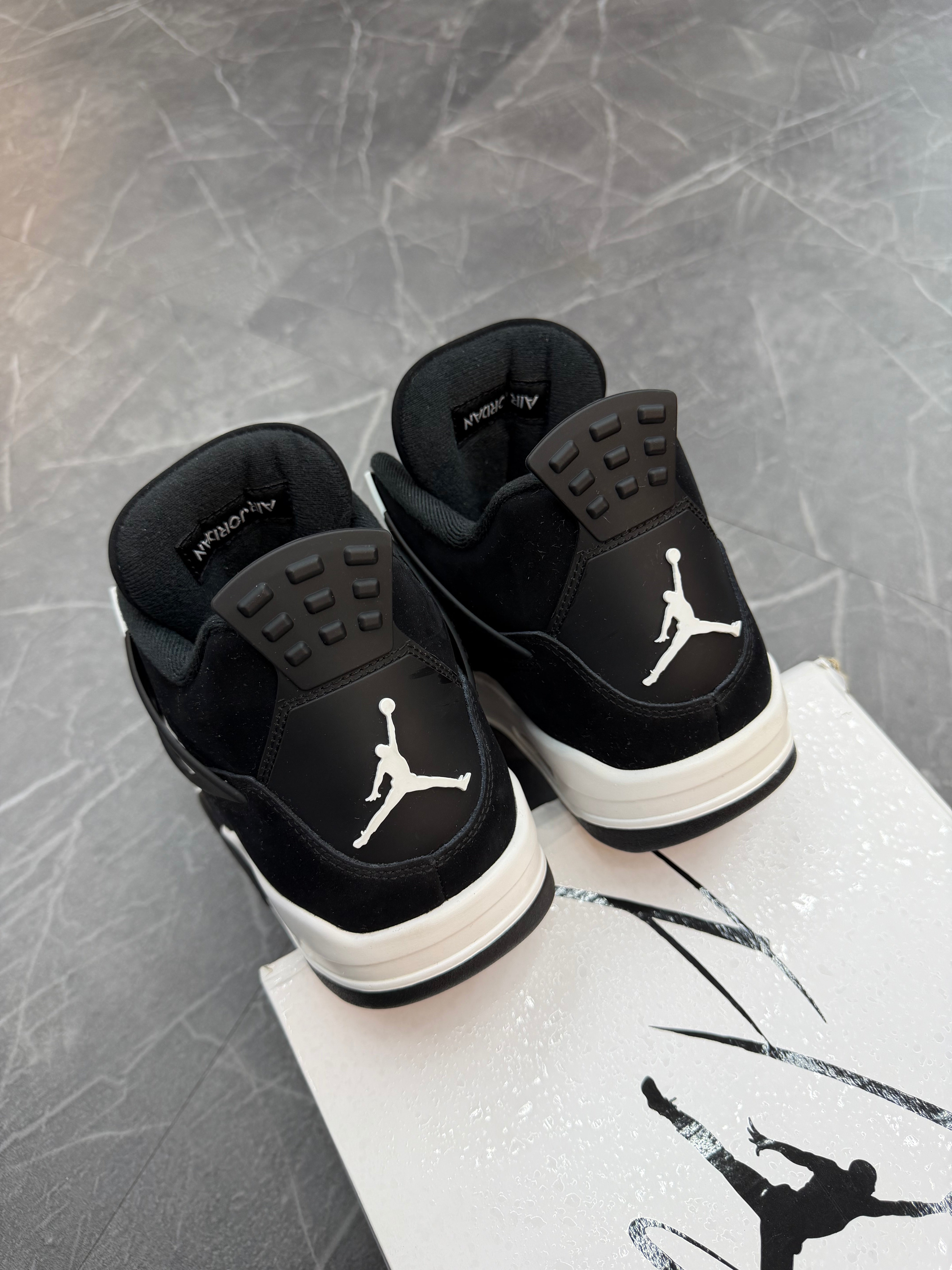 Jordan 4 “White Thunder”
