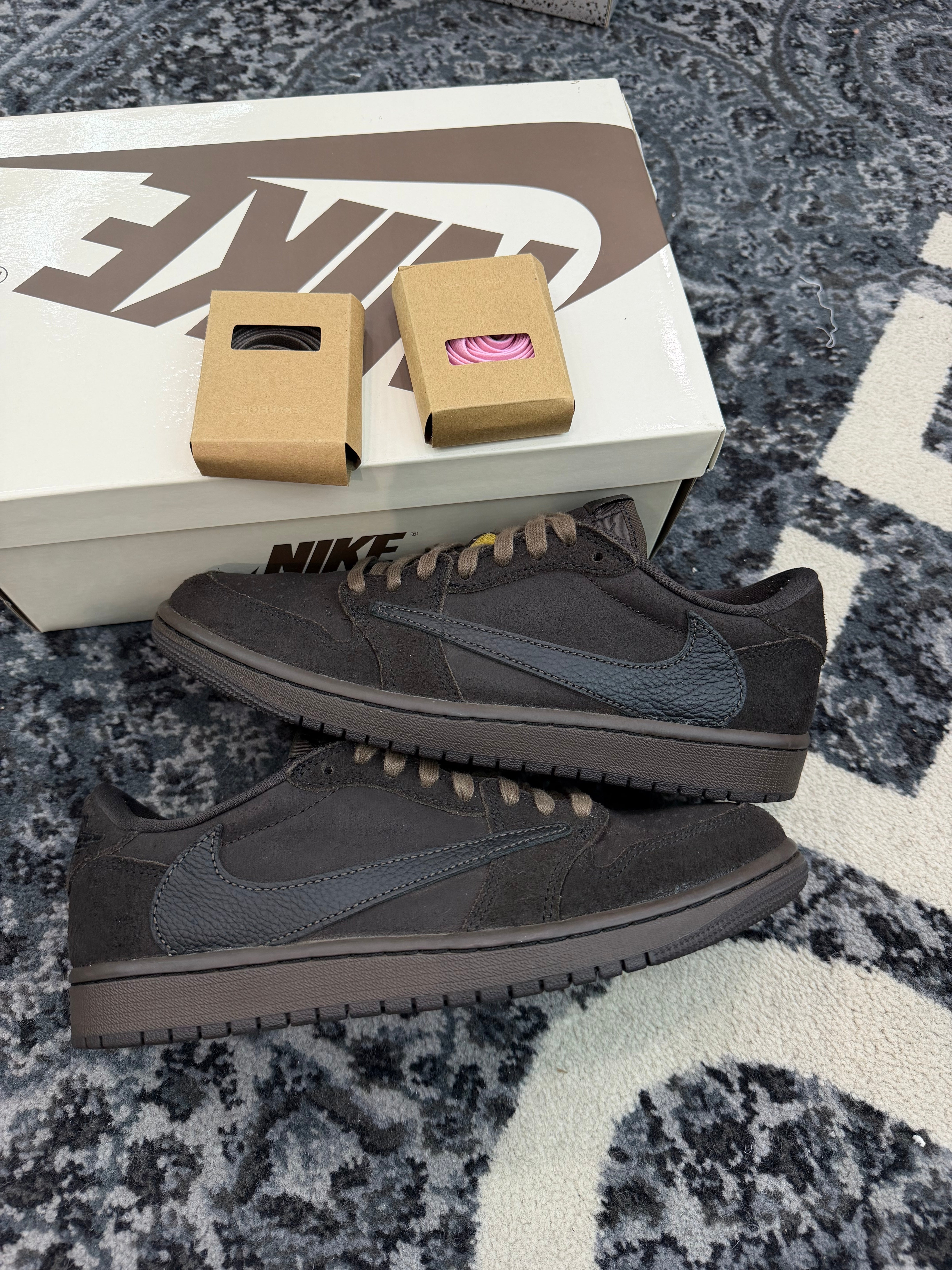 Jordan 1 Low x Travis Scott “Velvet Brown”