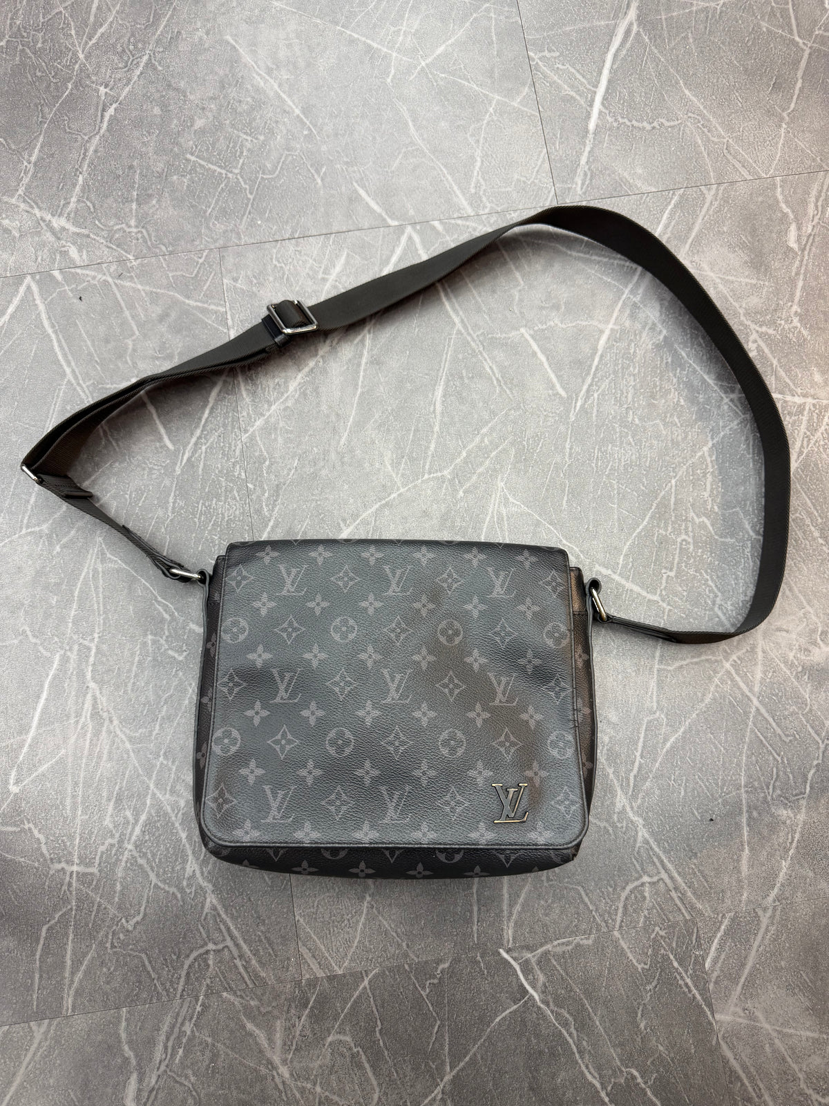 Louis Vuitton Messenger Bag