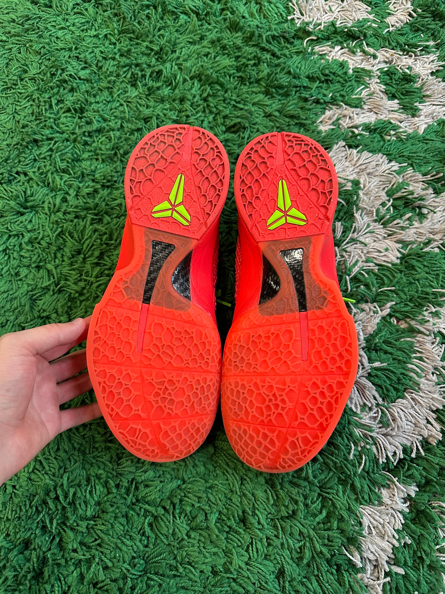 Kobe 6 Protro “Reverse Grinch”