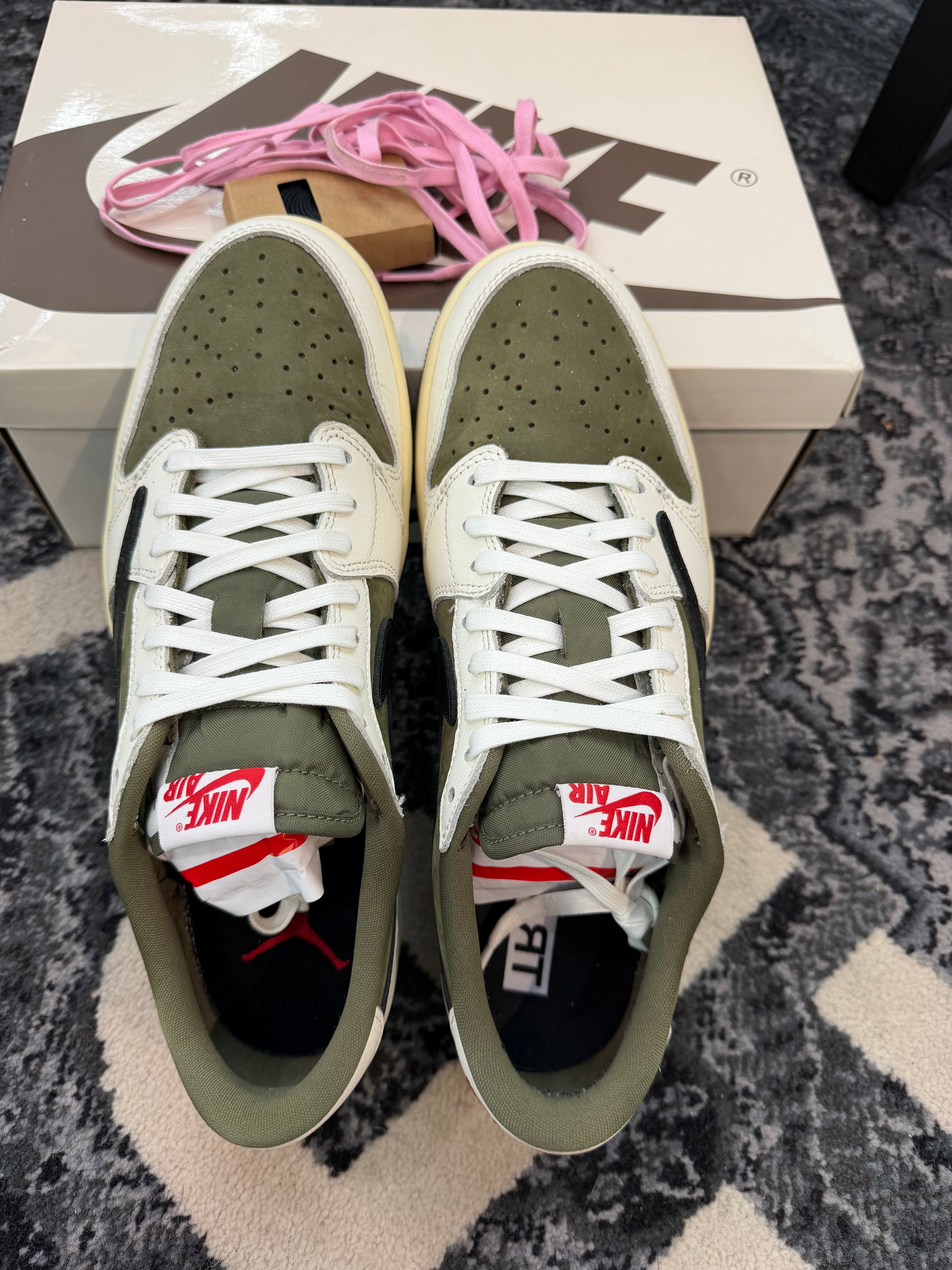 Jordan 1 Low x Travis Scott “Medium Olive”