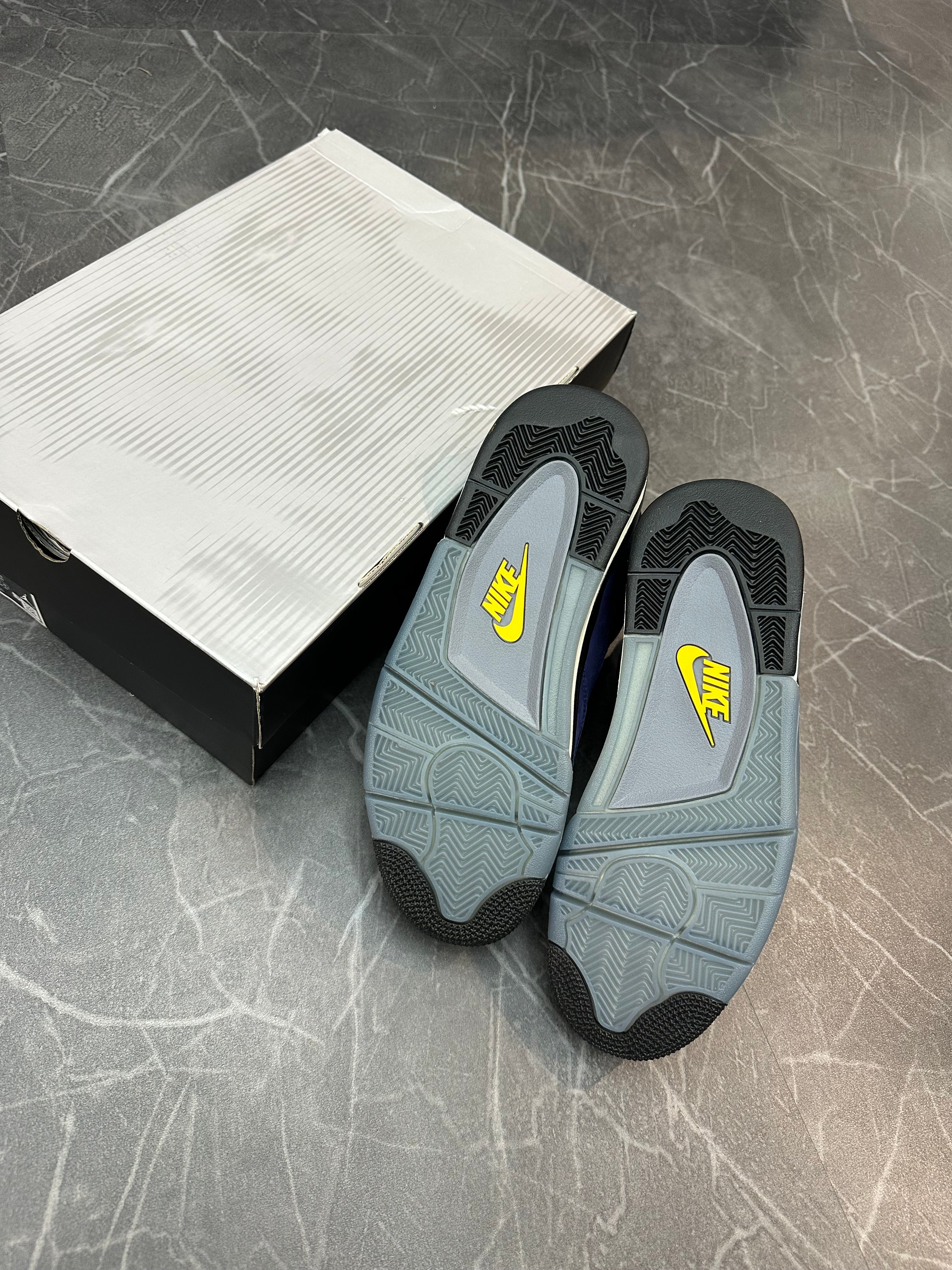 Jordan 4 “Lakers”