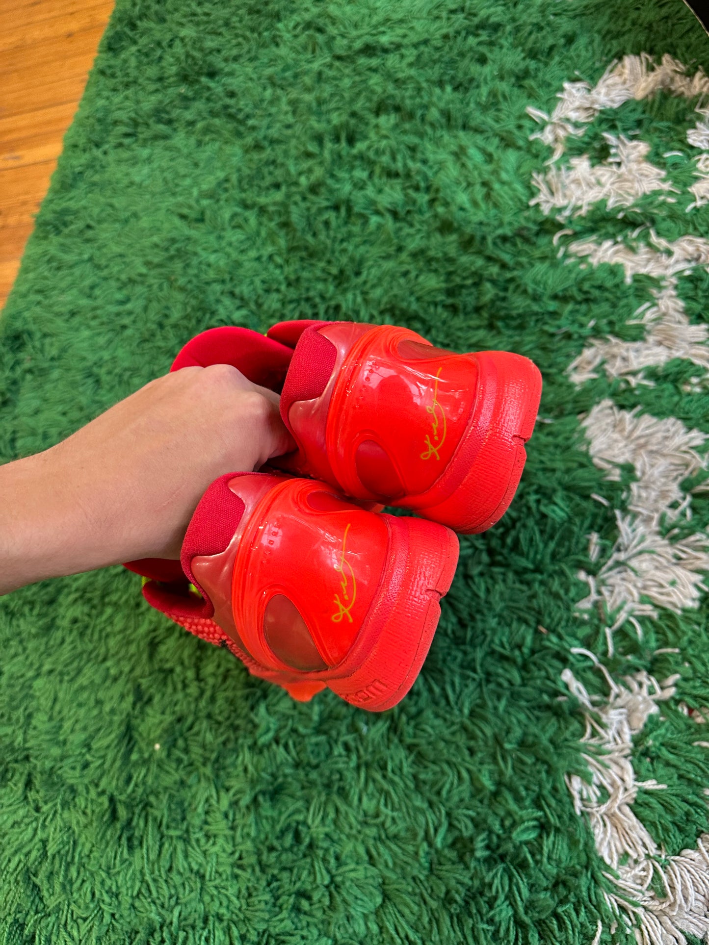 Kobe 6 Protro “Reverse Grinch”