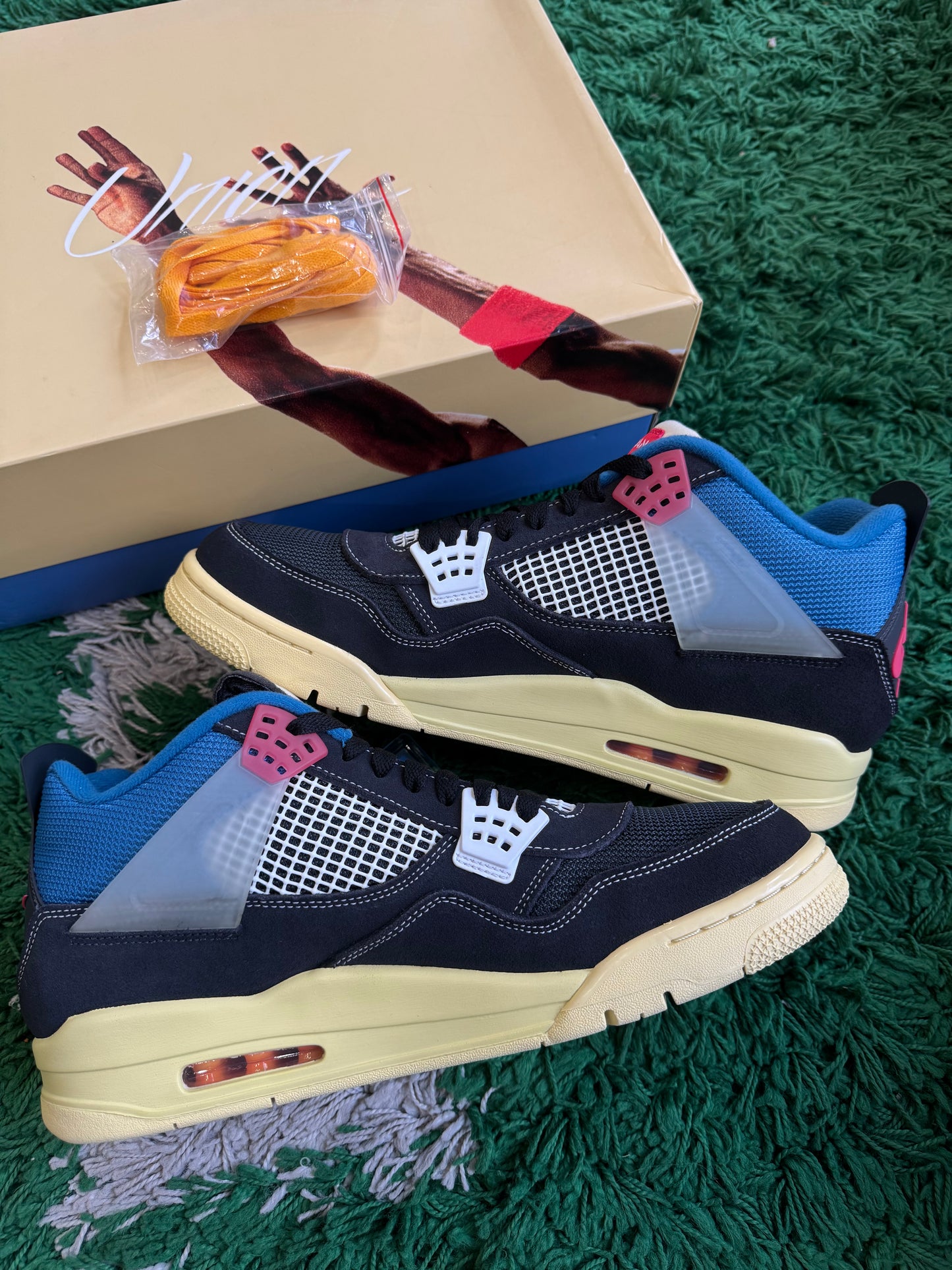 Jordan 4 x Union “Off Noir”